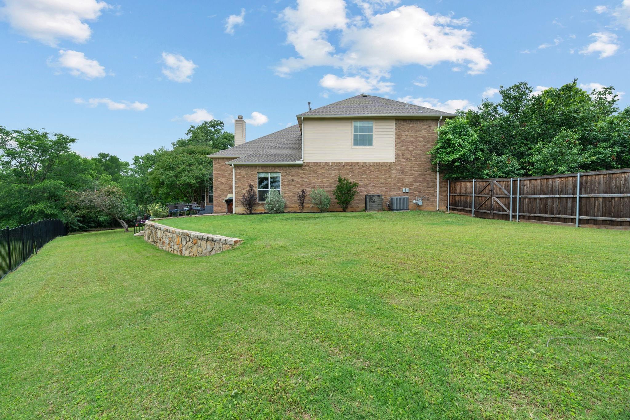 main property photo 28