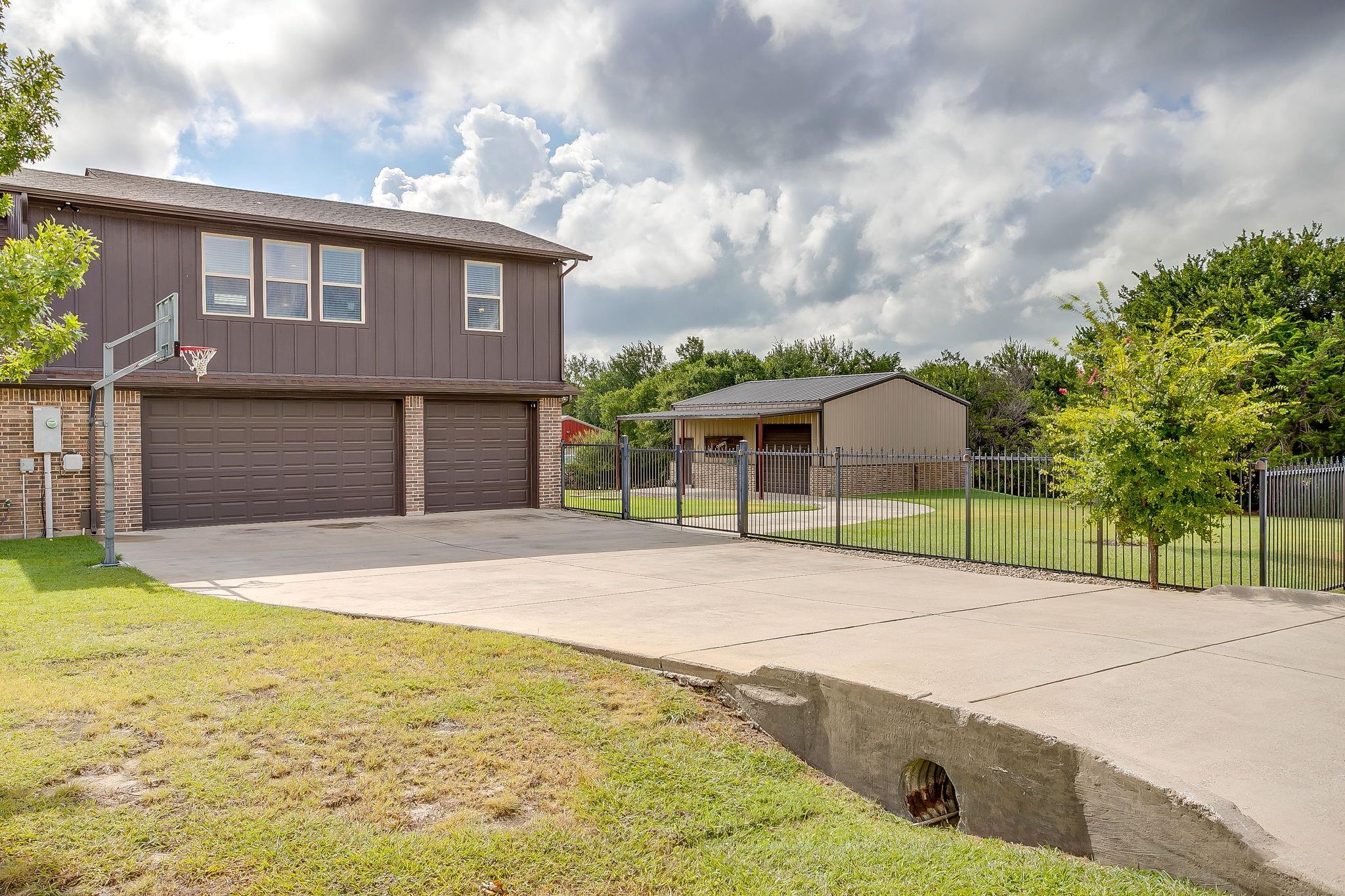 main property photo 36