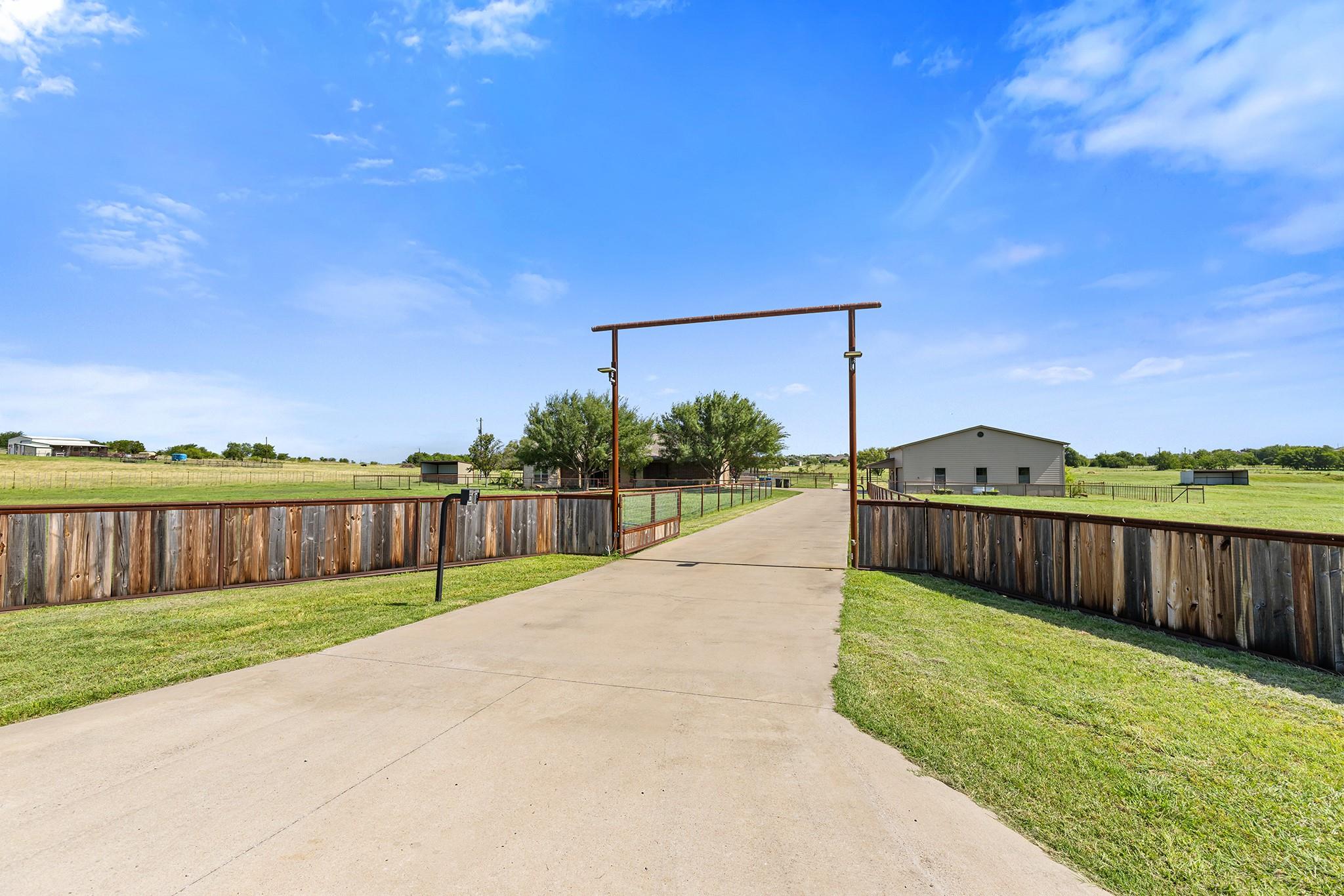 main property photo 28