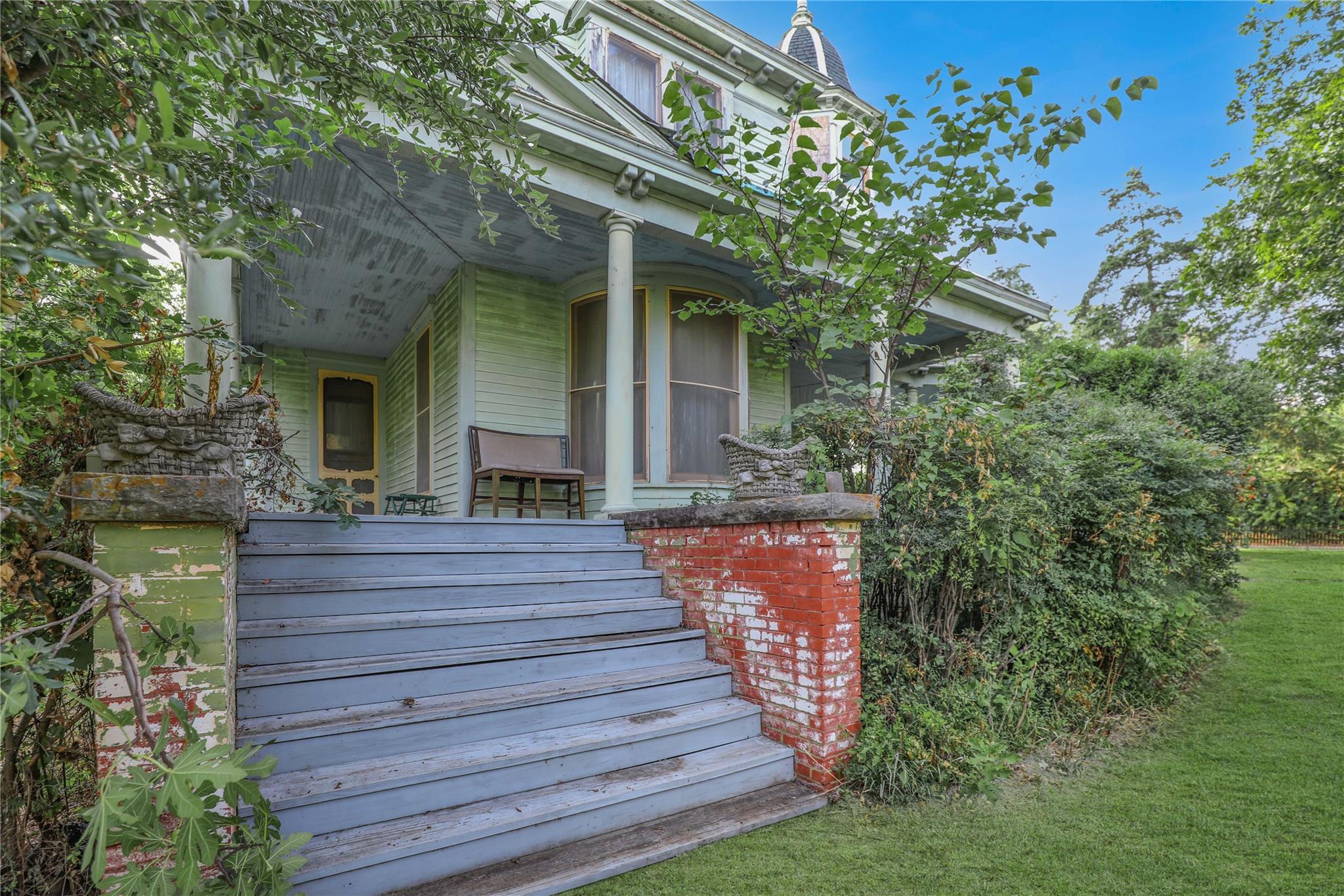 main property photo 16