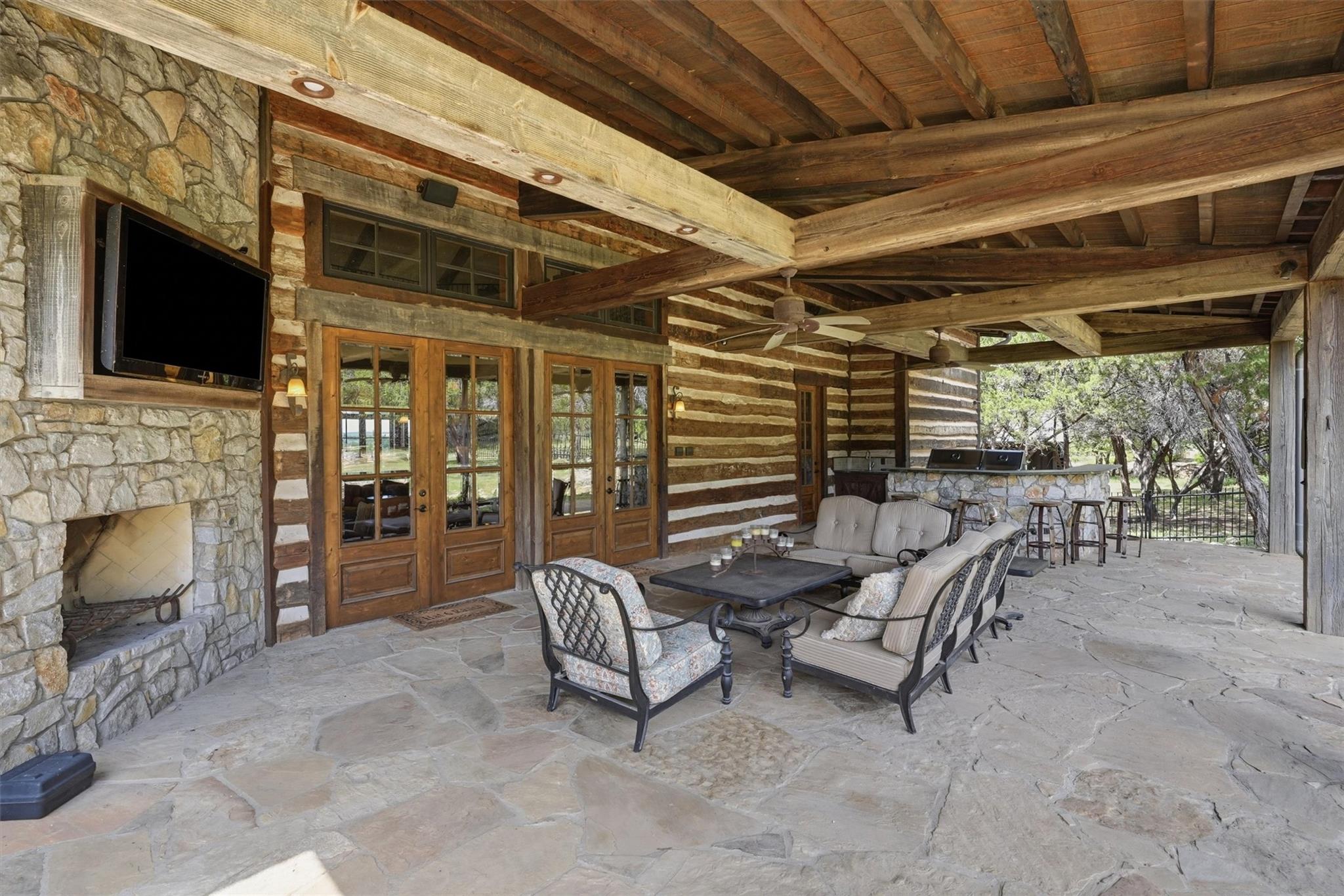 main property photo 30