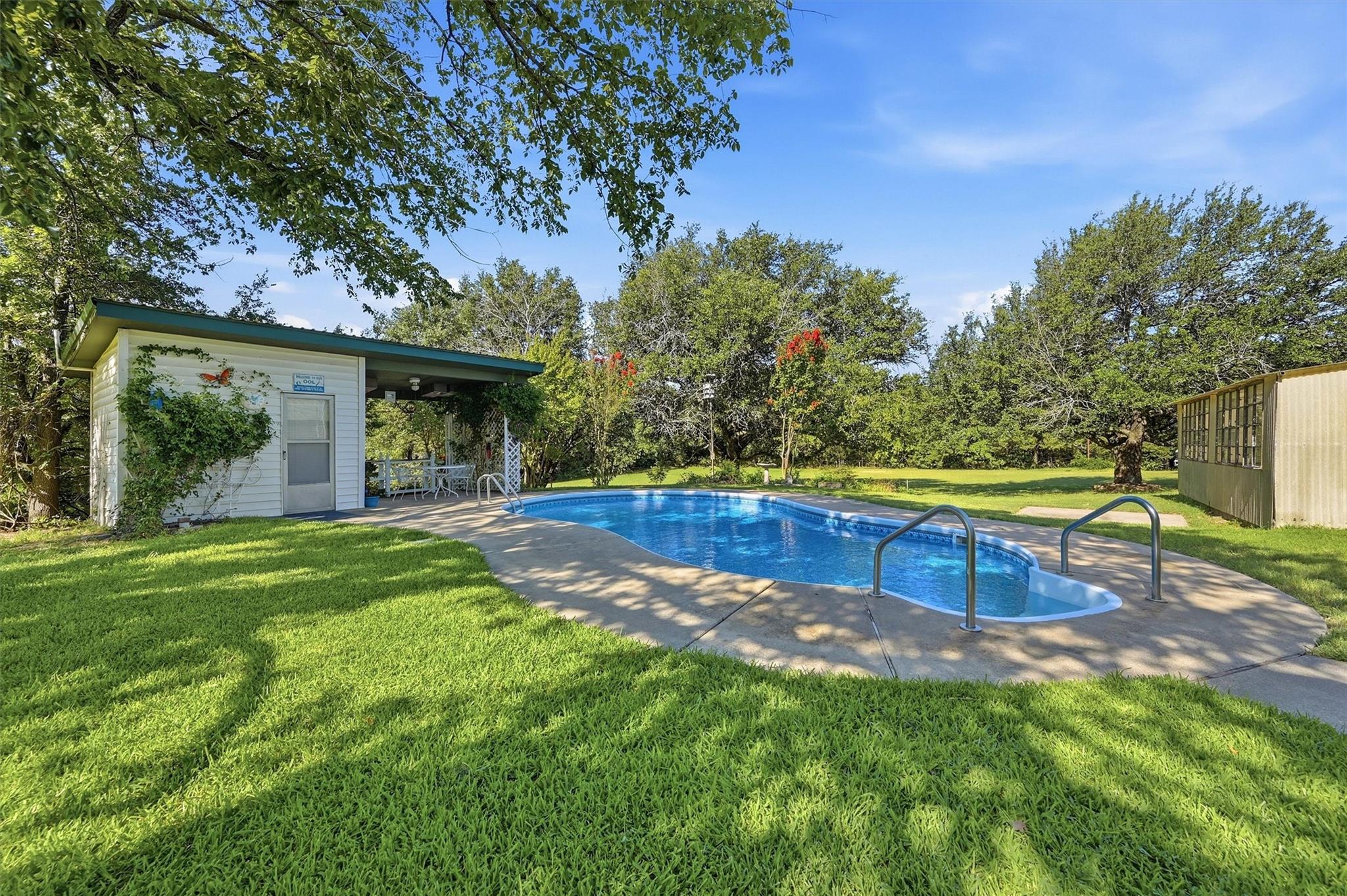 main property photo 28