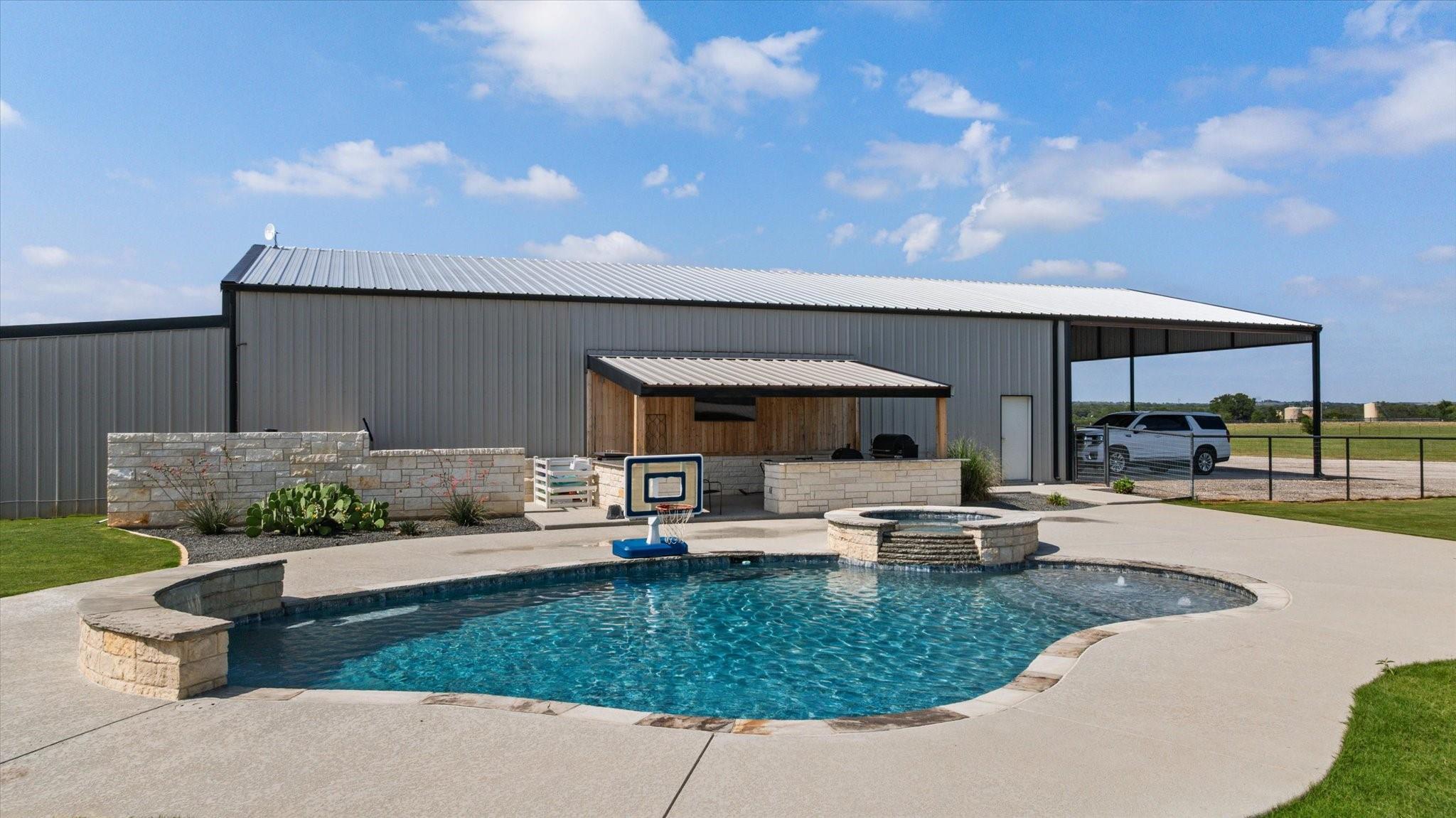 main property photo 9