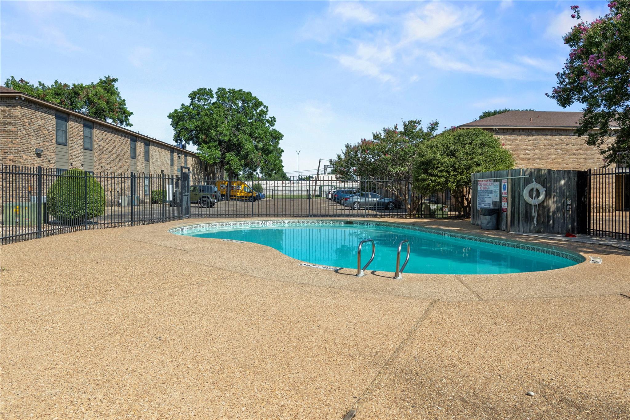 main property photo 28