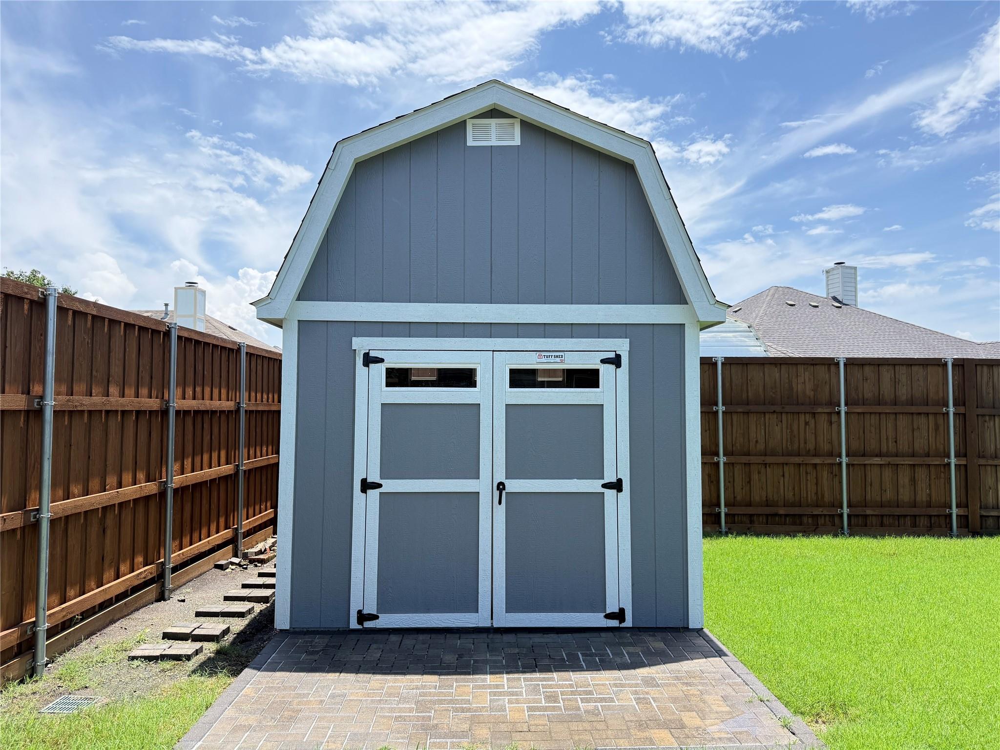 main property photo 17