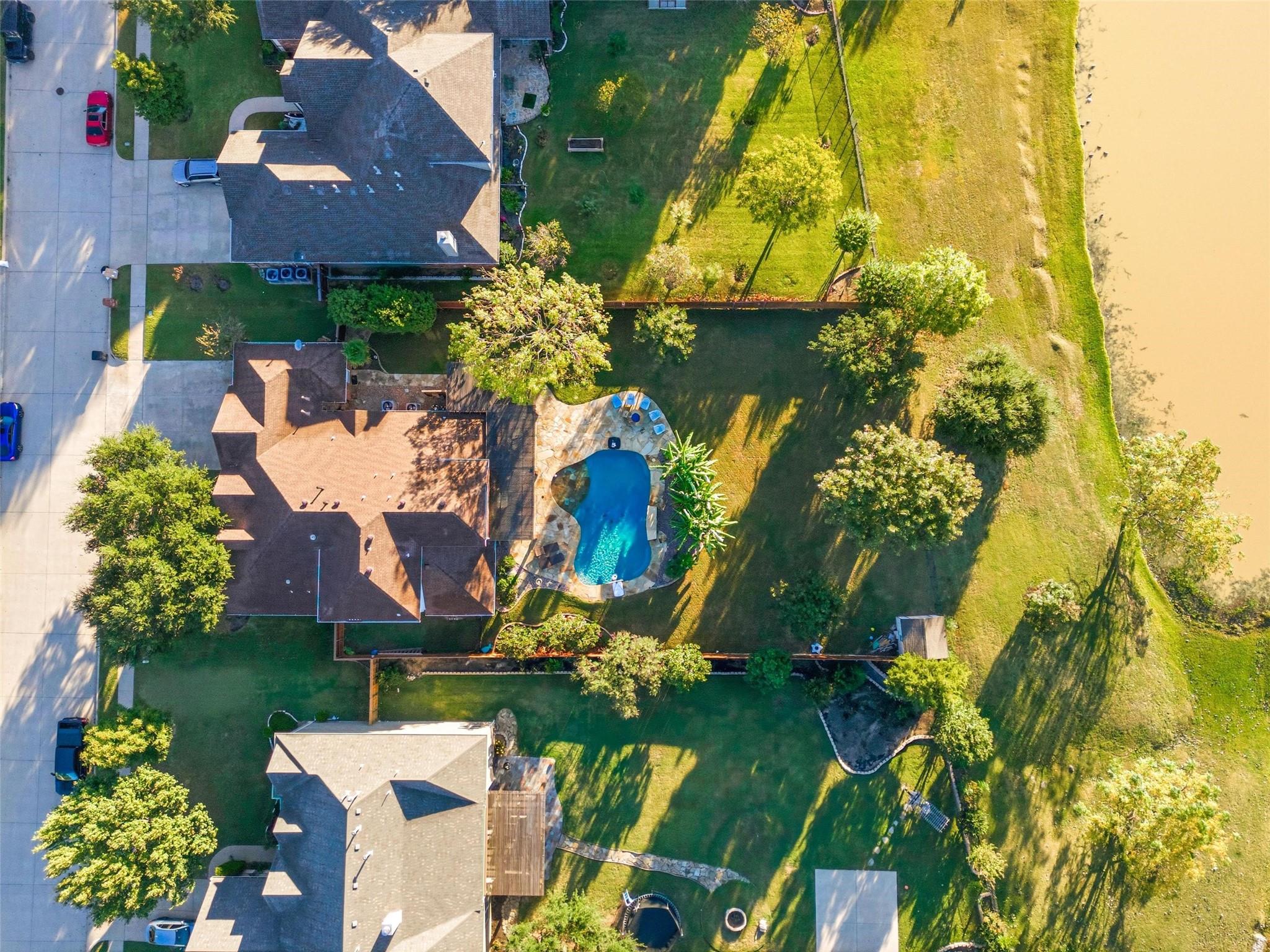 main property photo 30