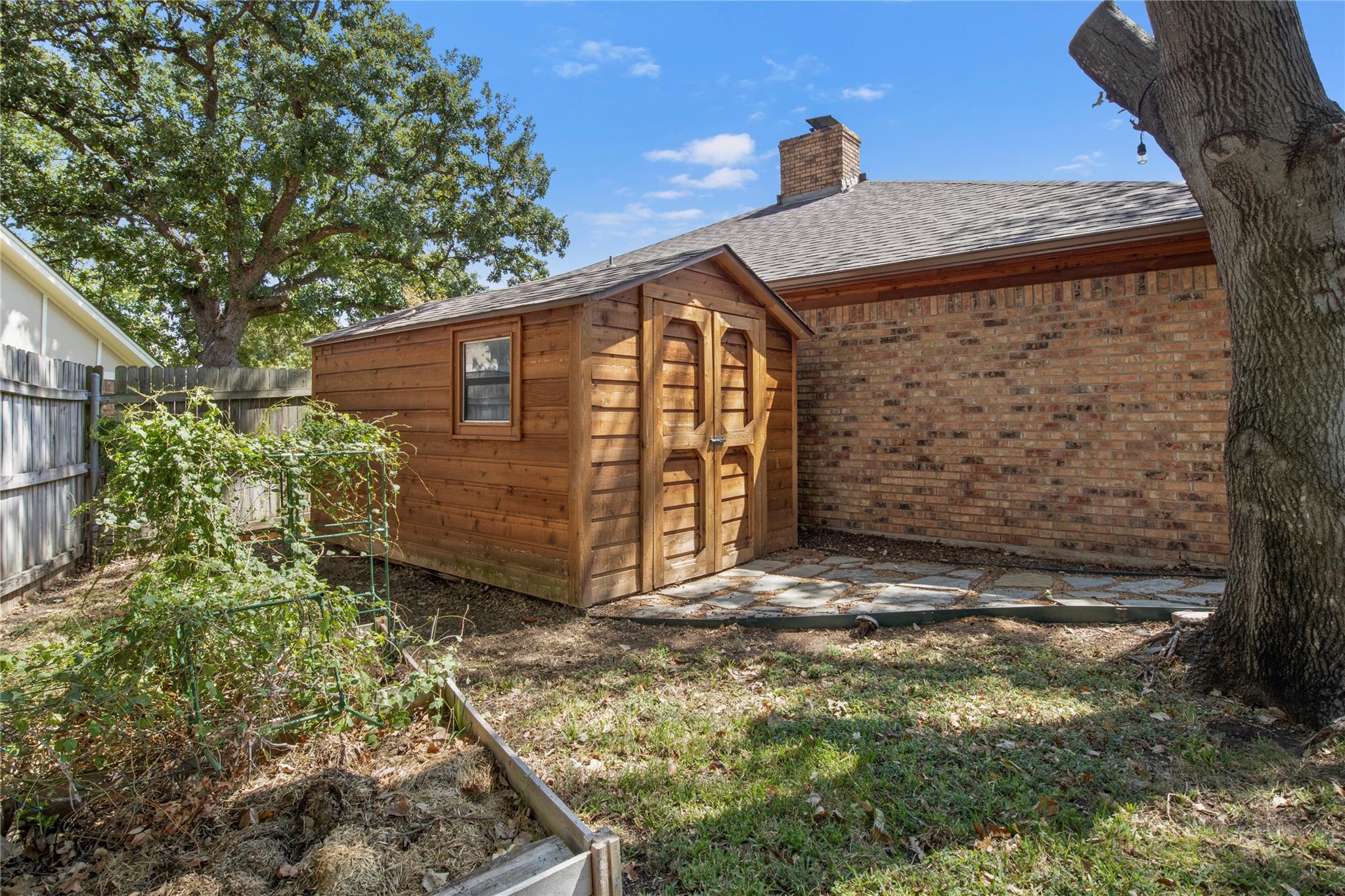 main property photo 34