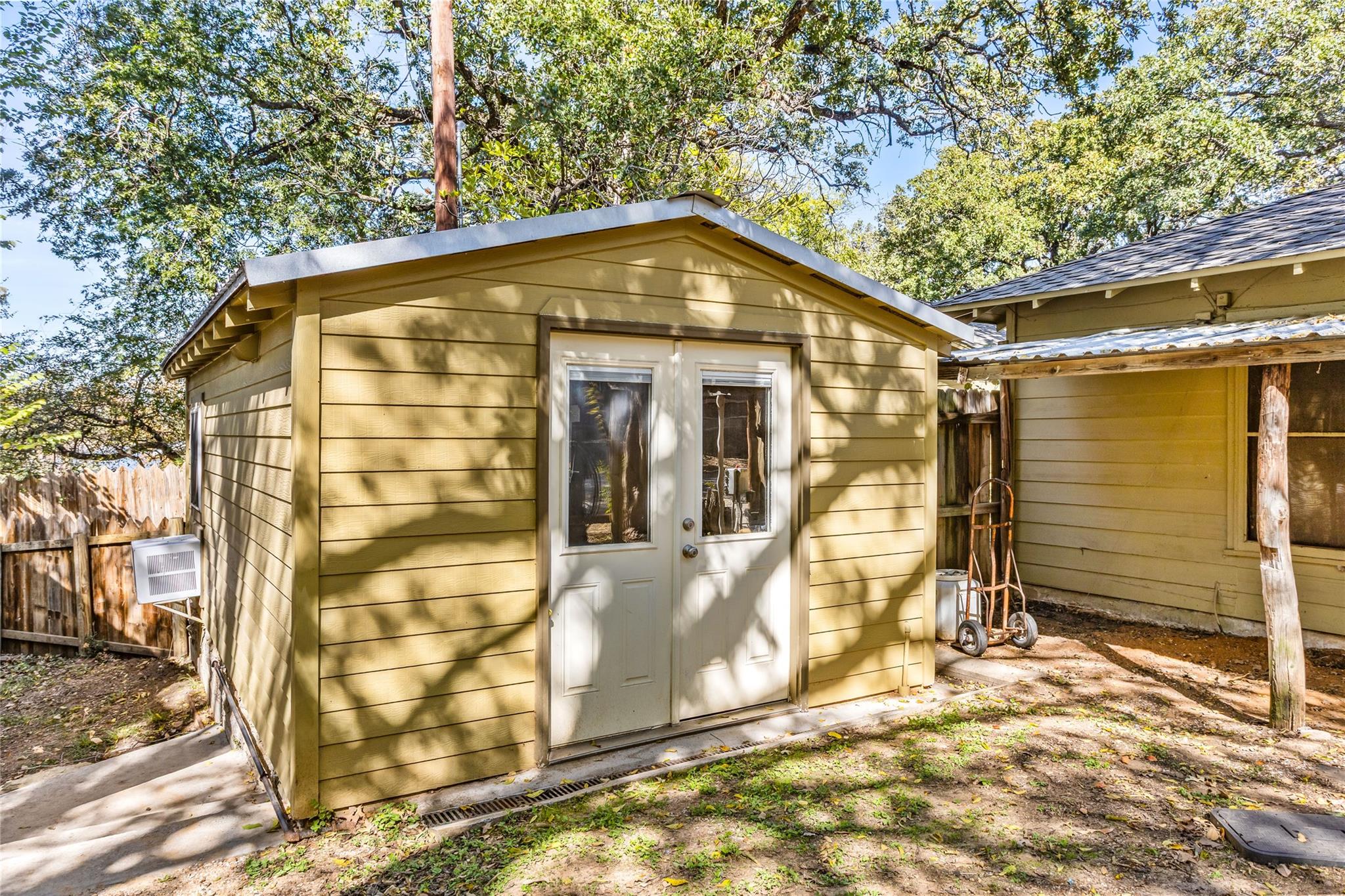 main property photo 32