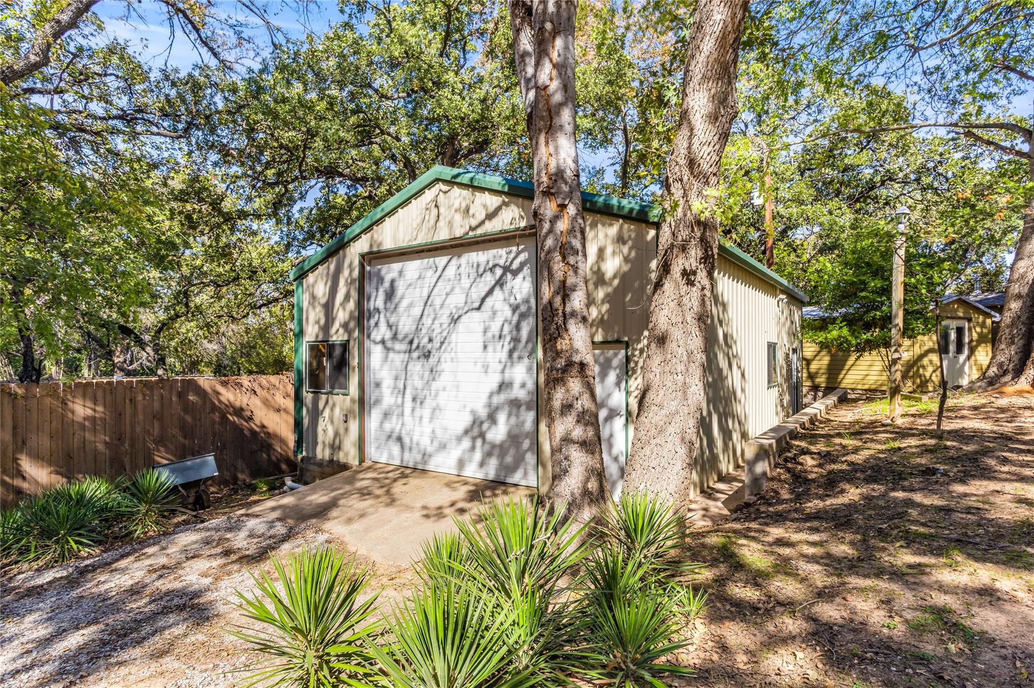 main property photo 33