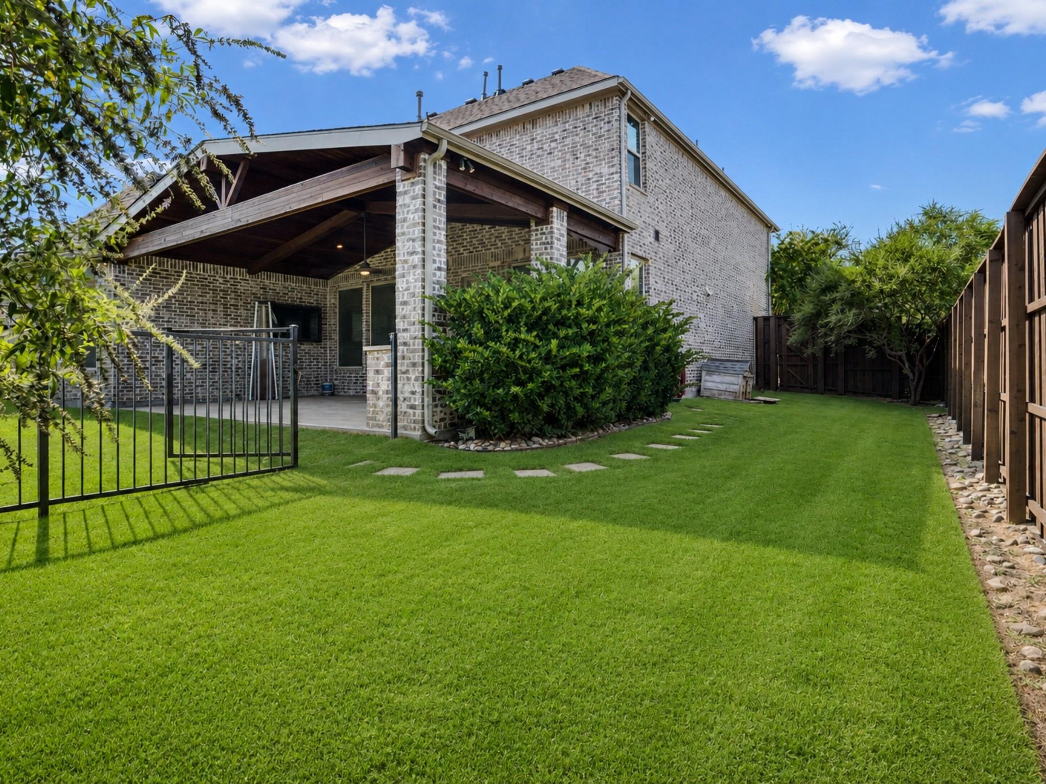 main property photo 33