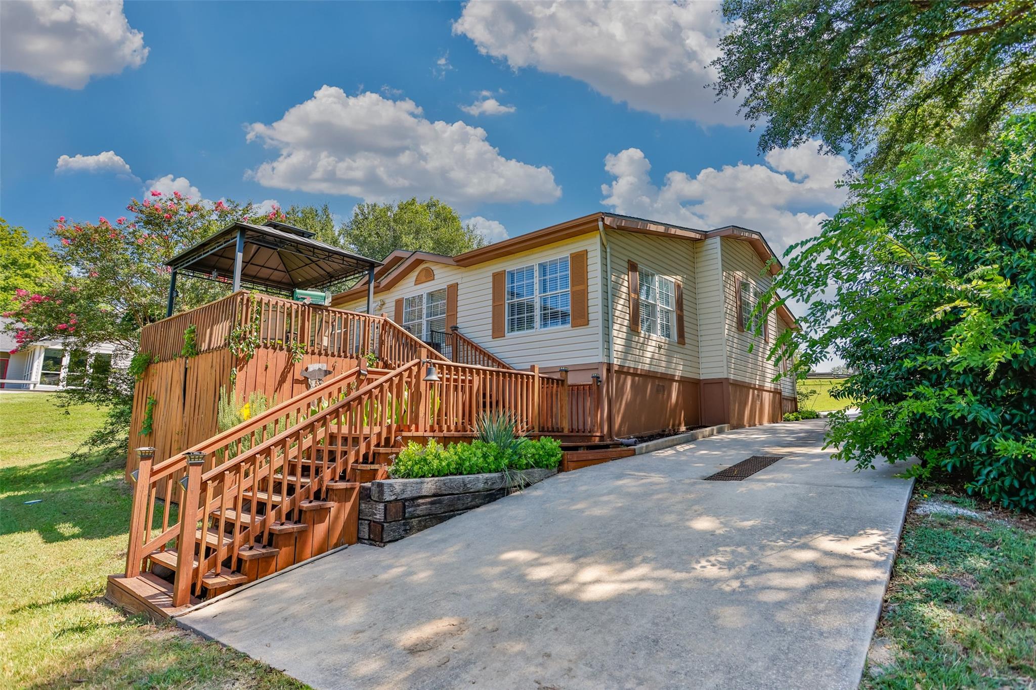 main property photo 39