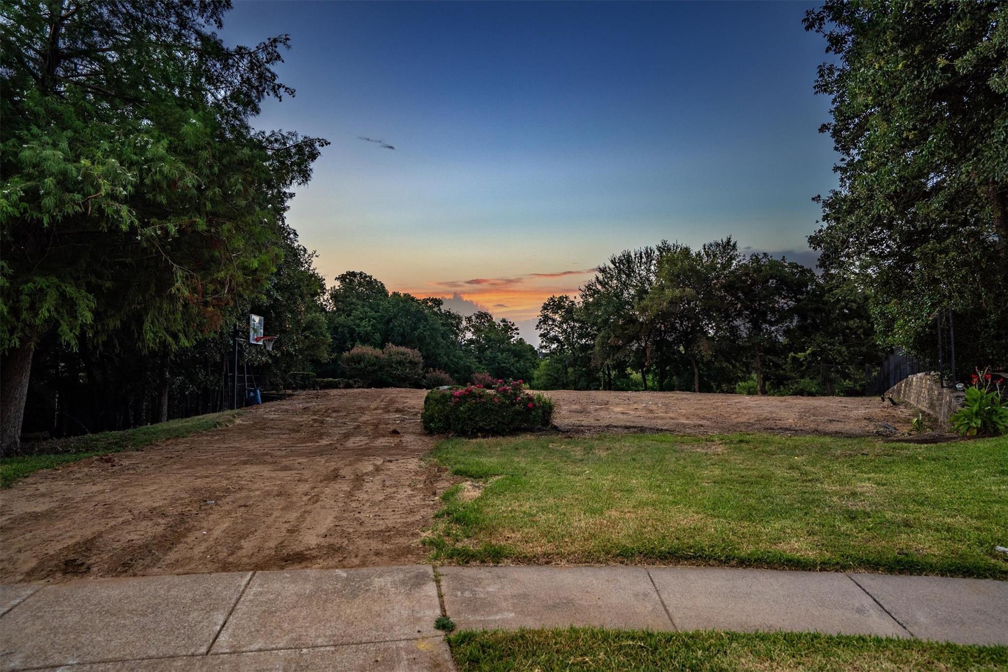 main property photo 32