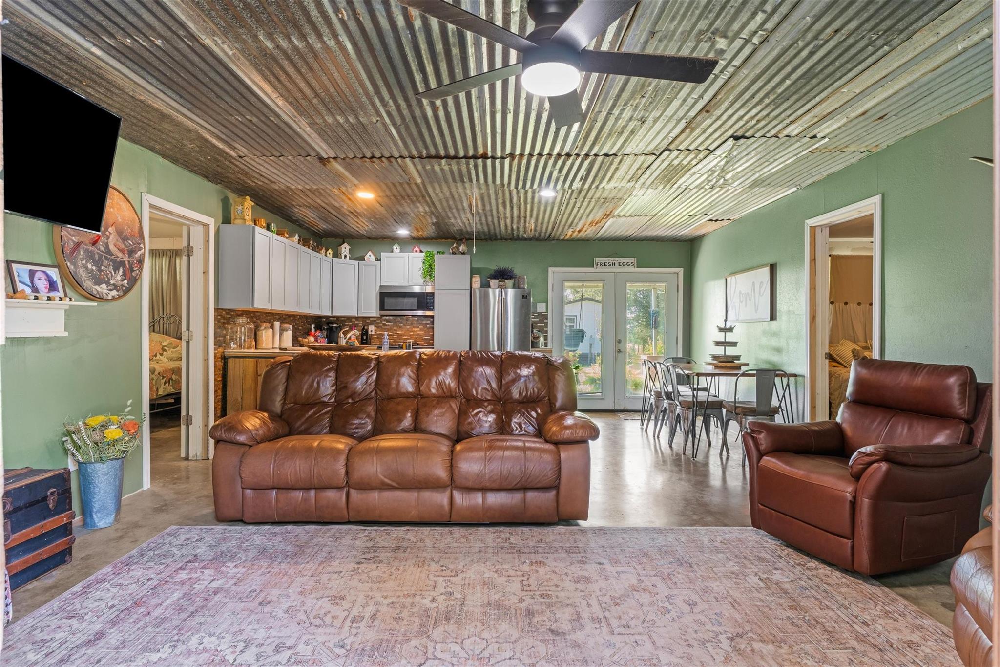 main property photo 9