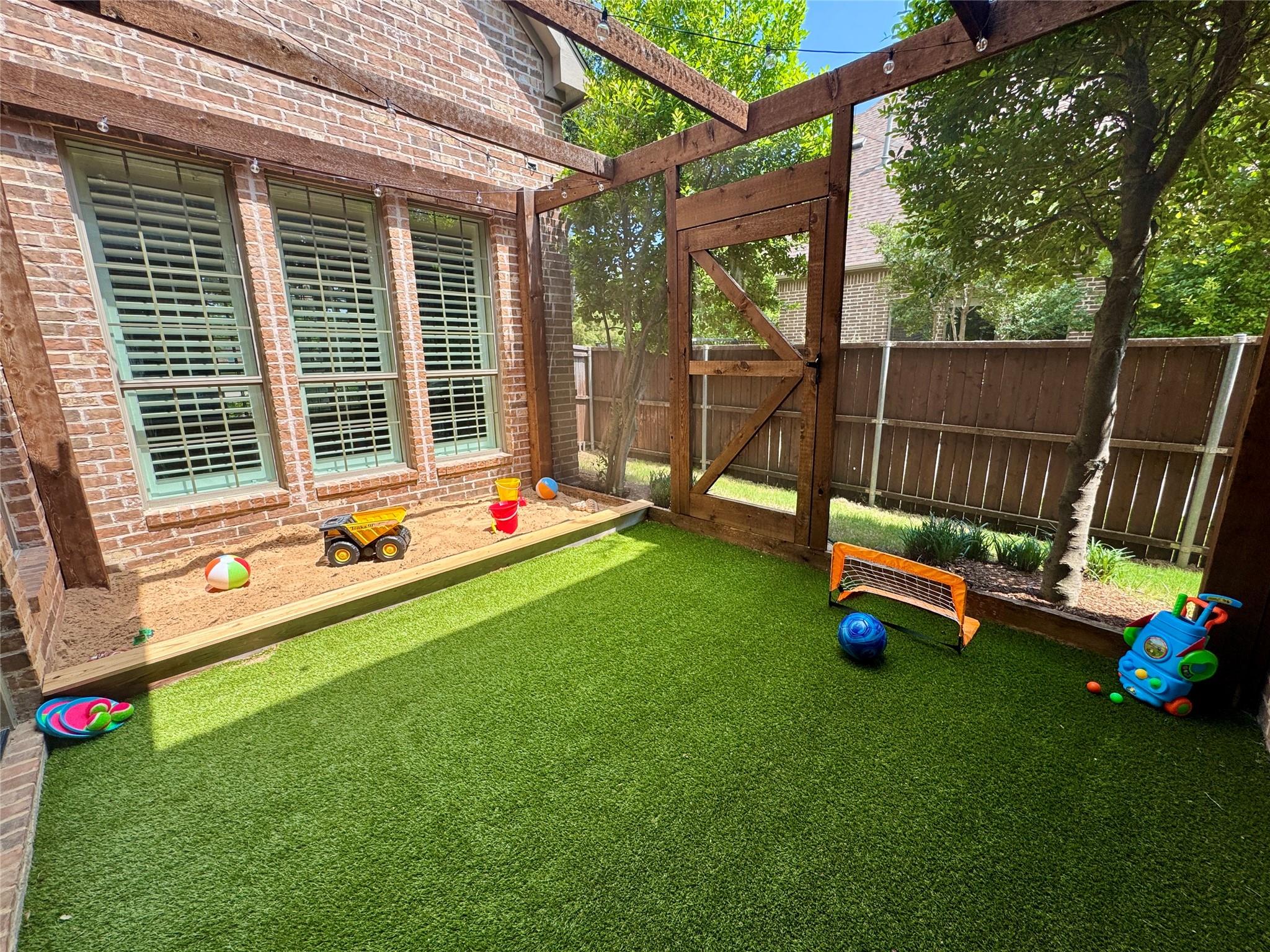 main property photo 28