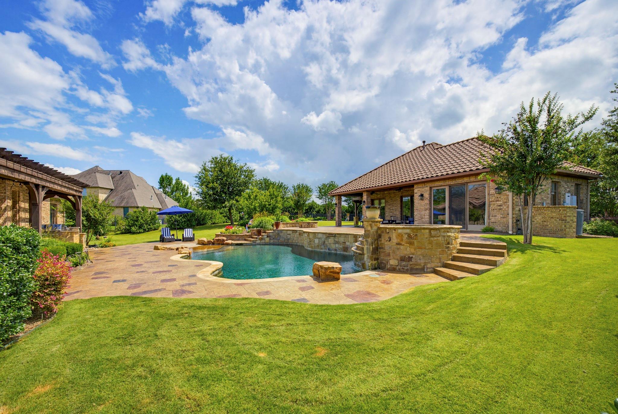 main property photo 36