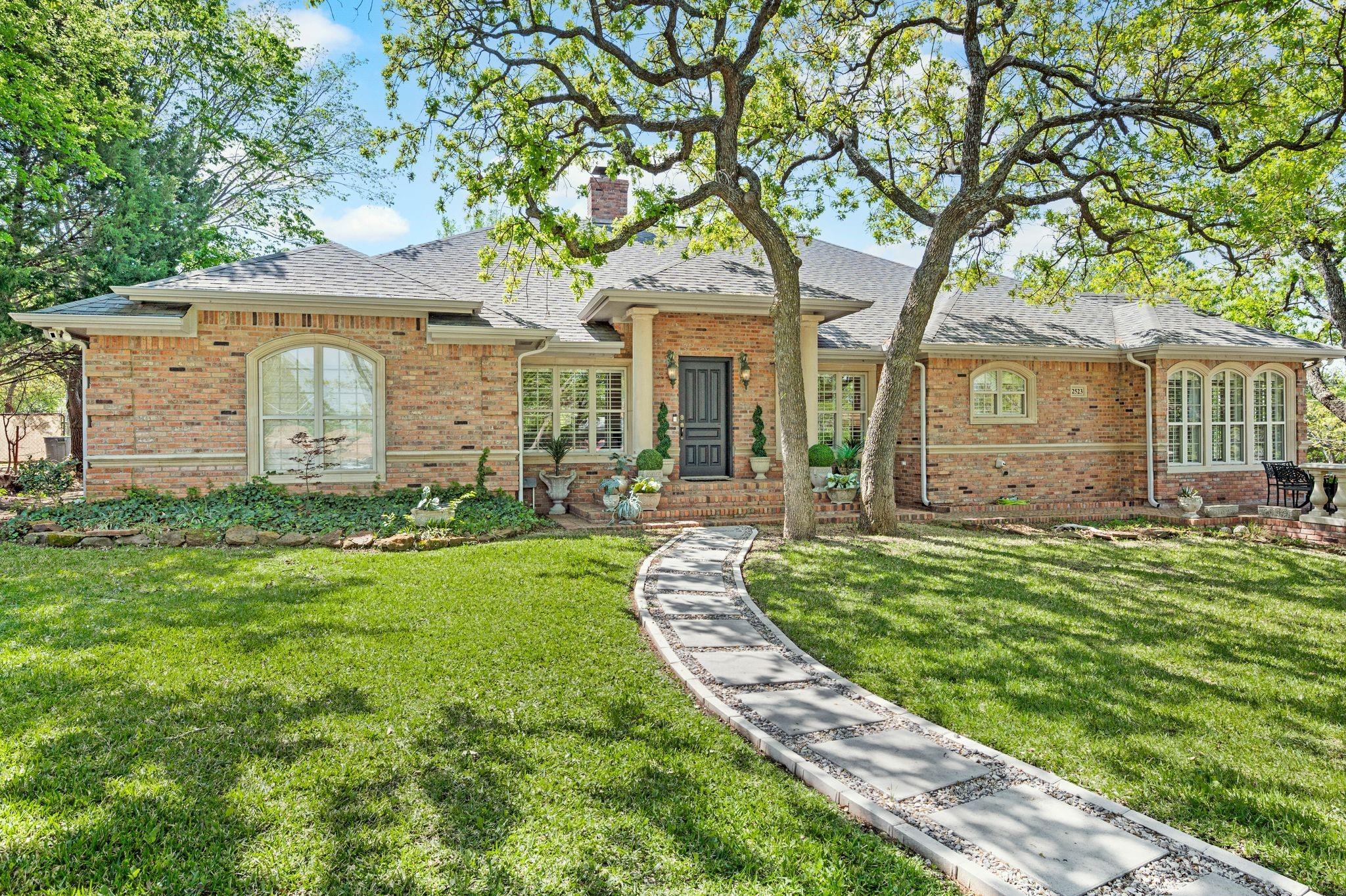 main property photo 6