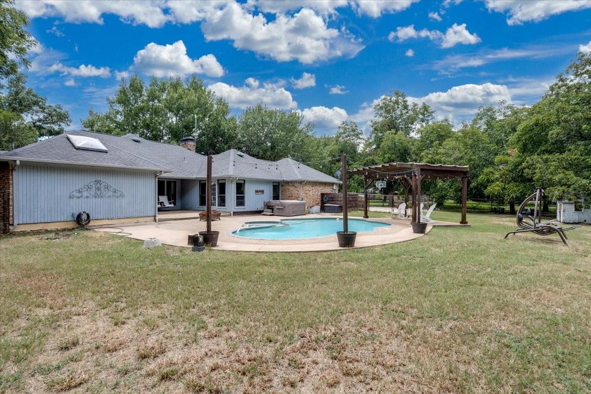 main property photo 15