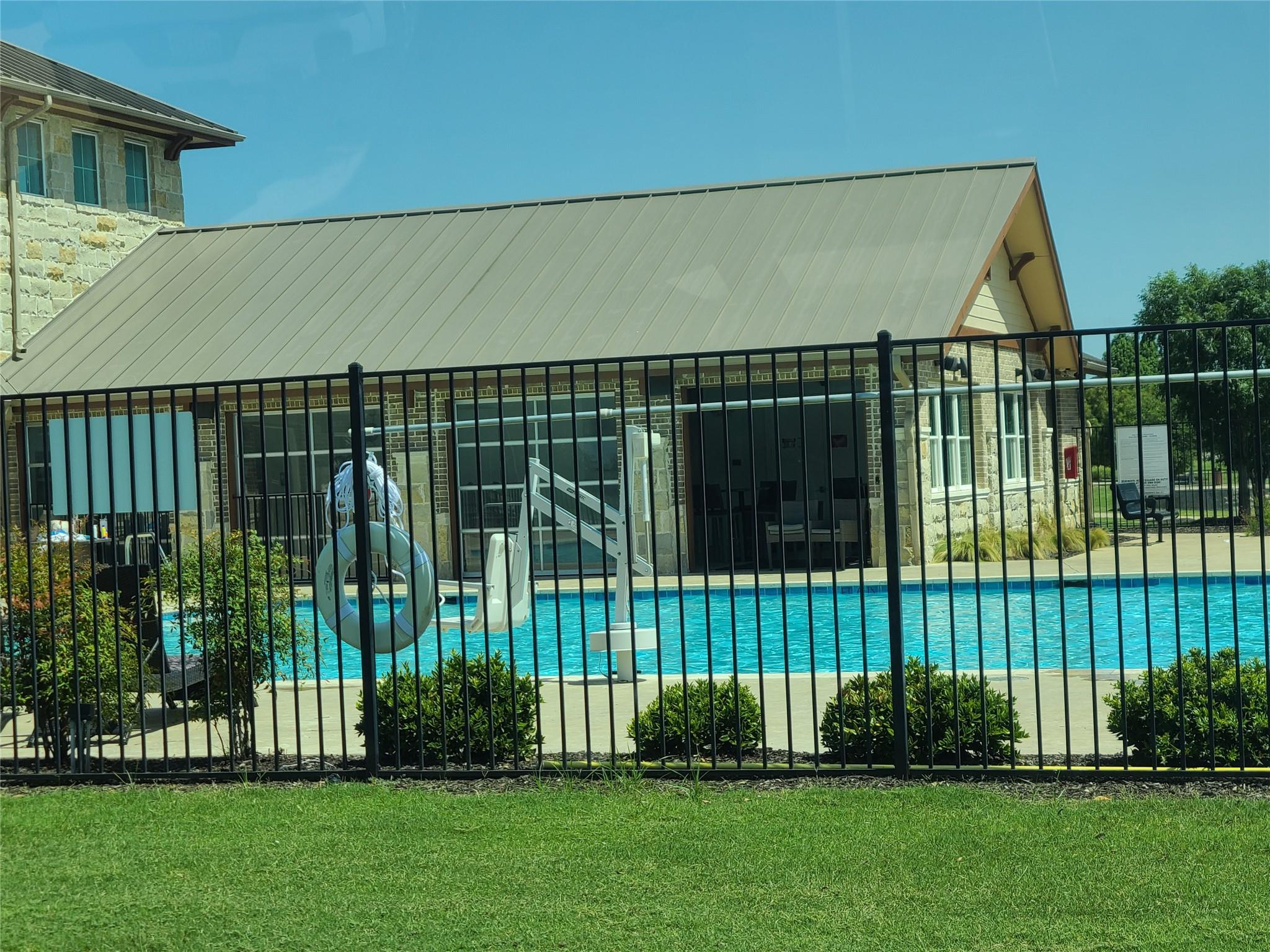 main property photo 27