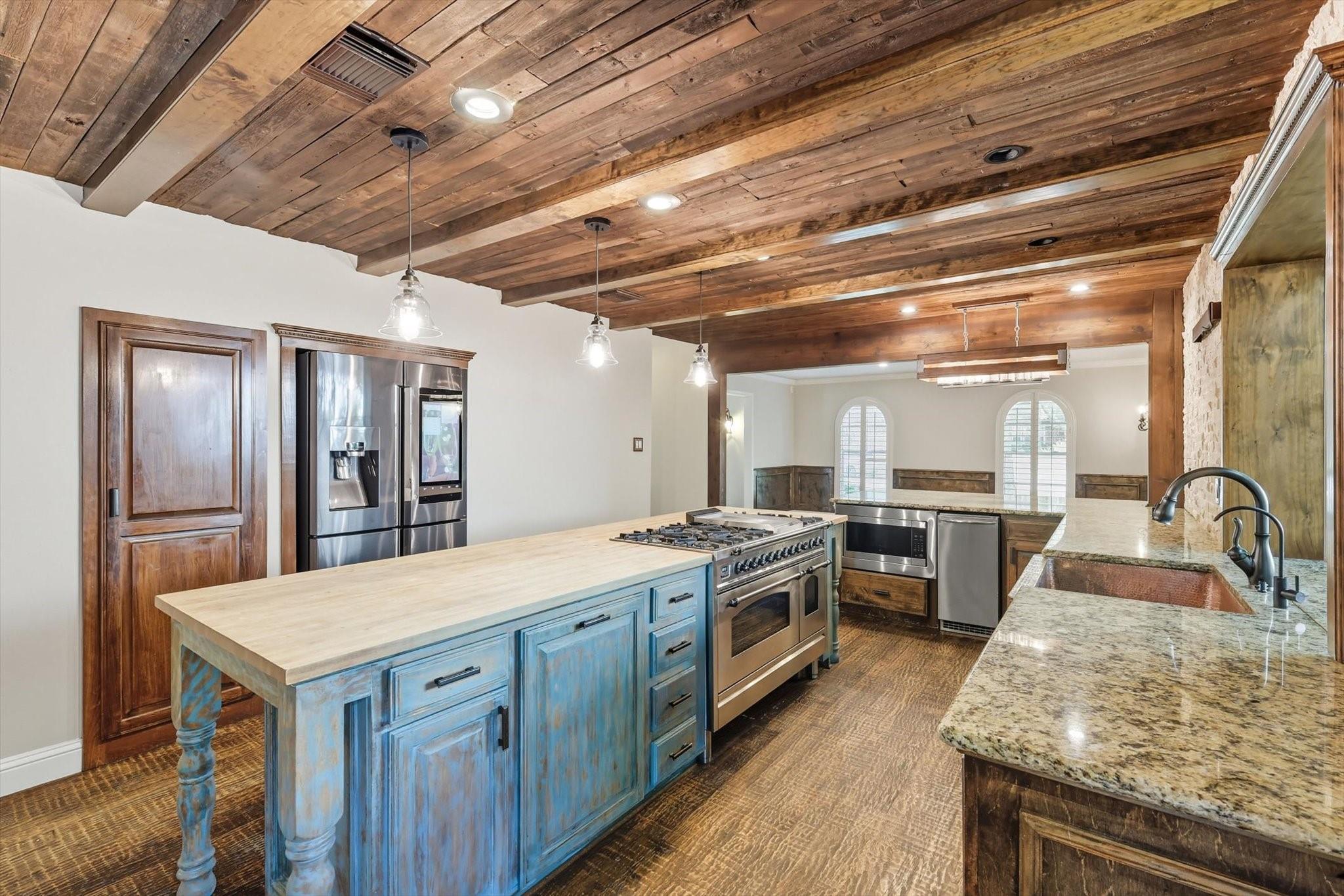 main property photo 9