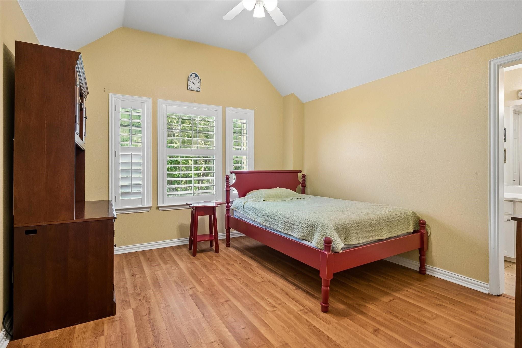 main property photo 33