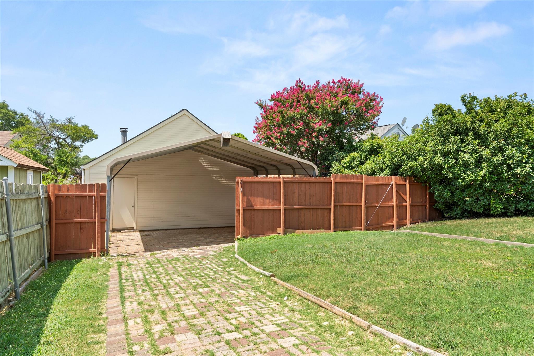 main property photo 30