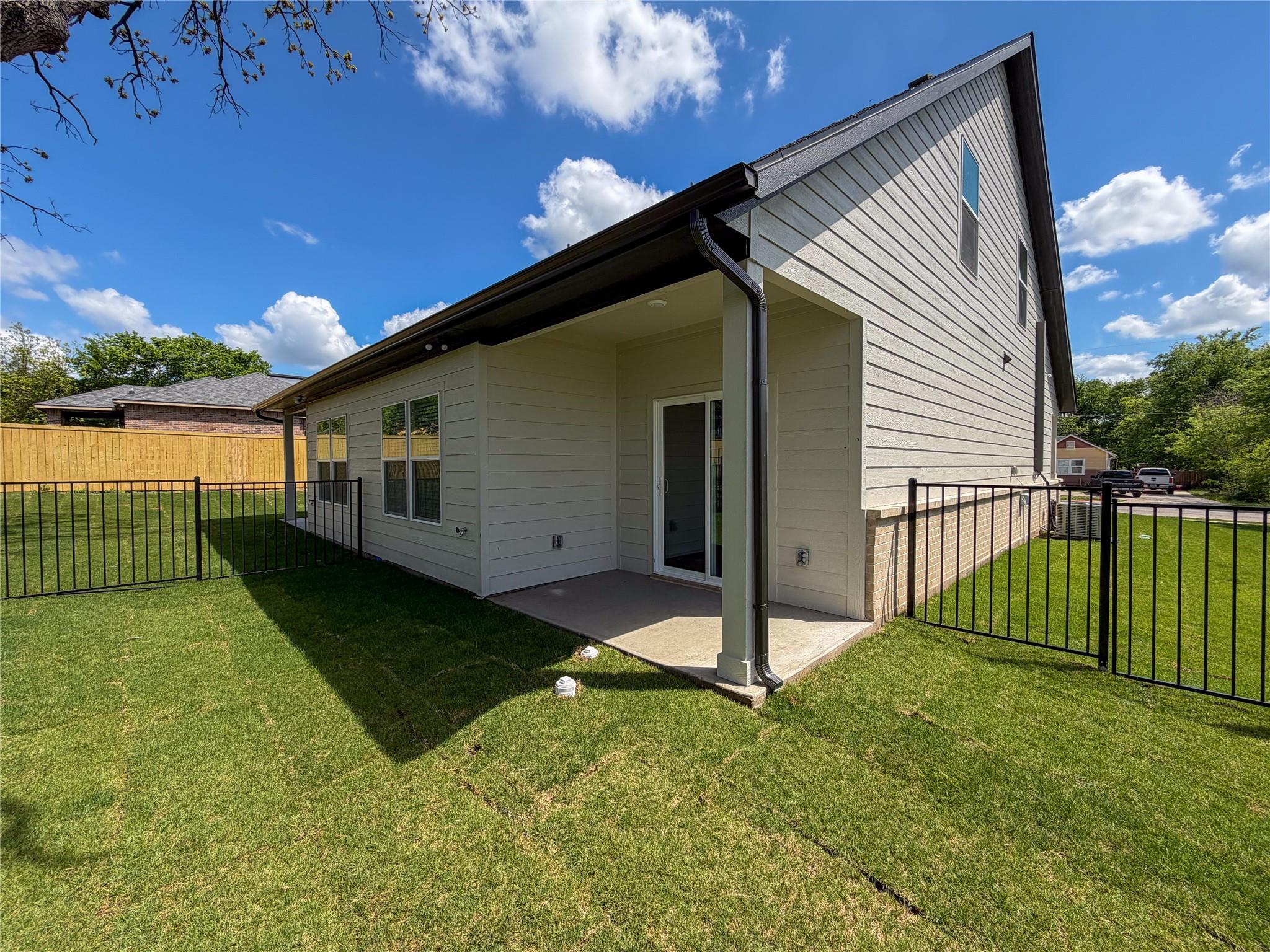 main property photo 15