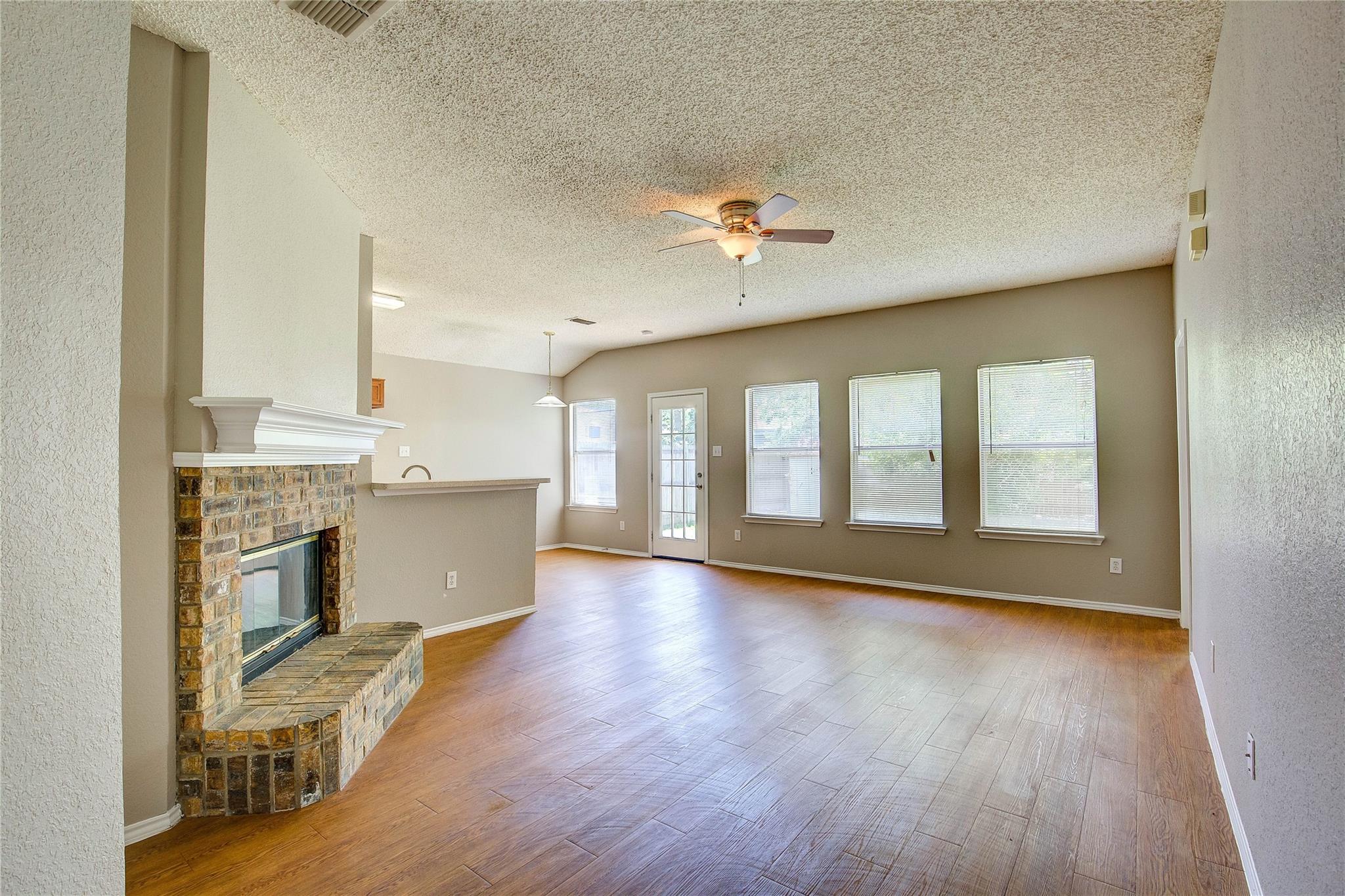 property viewer photo 3