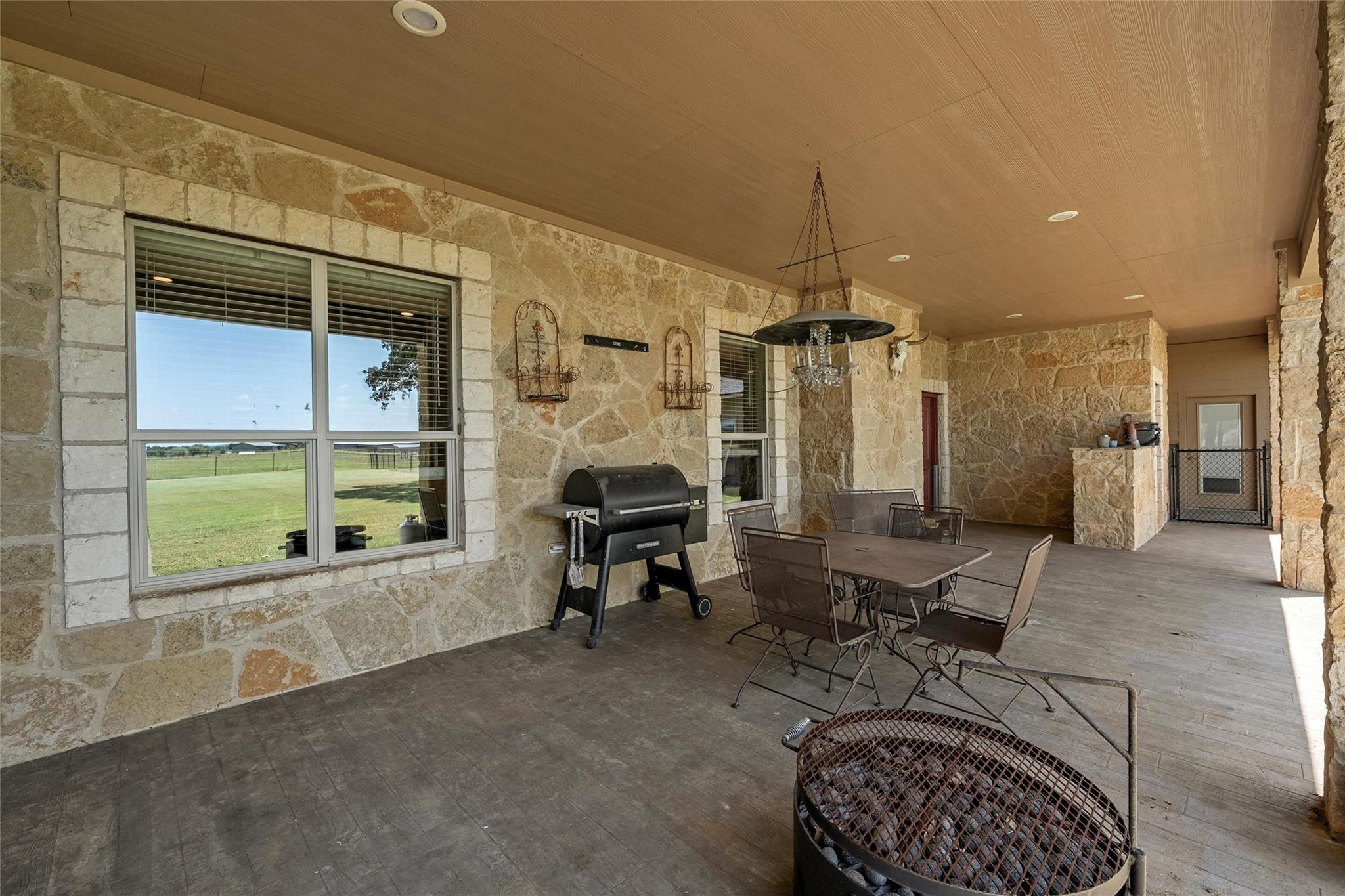 main property photo 25
