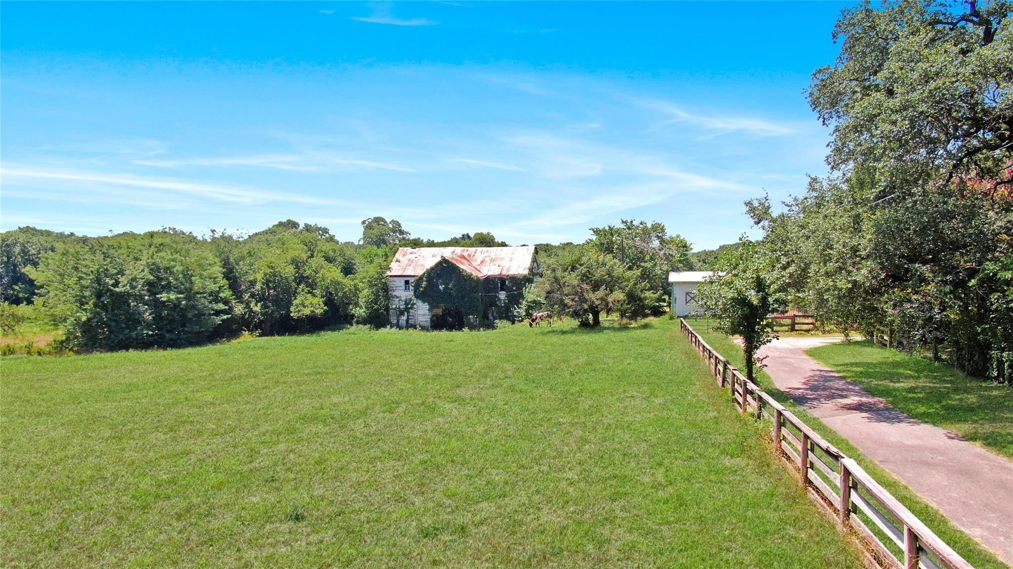 main property photo 9