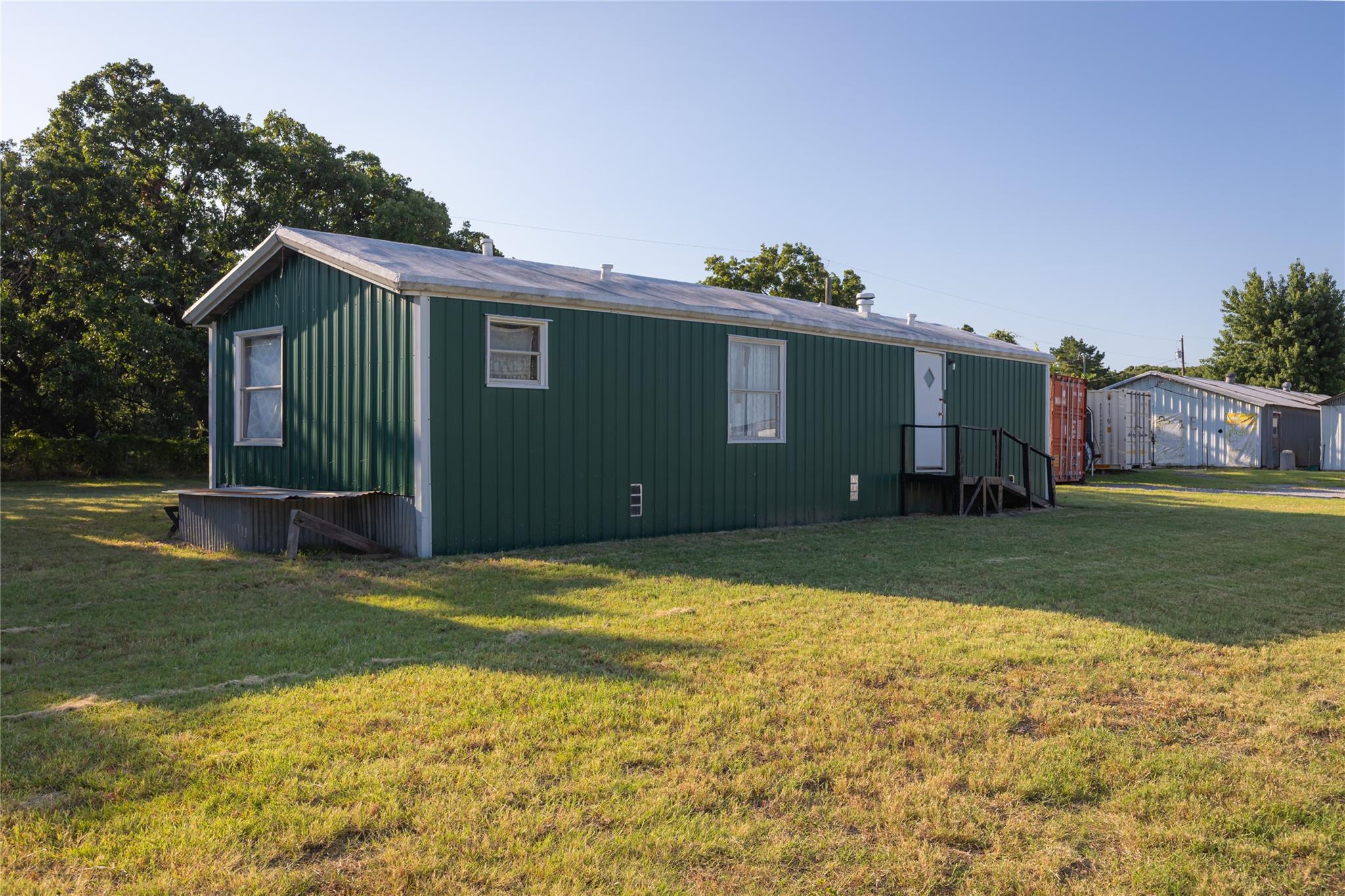 main property photo 11