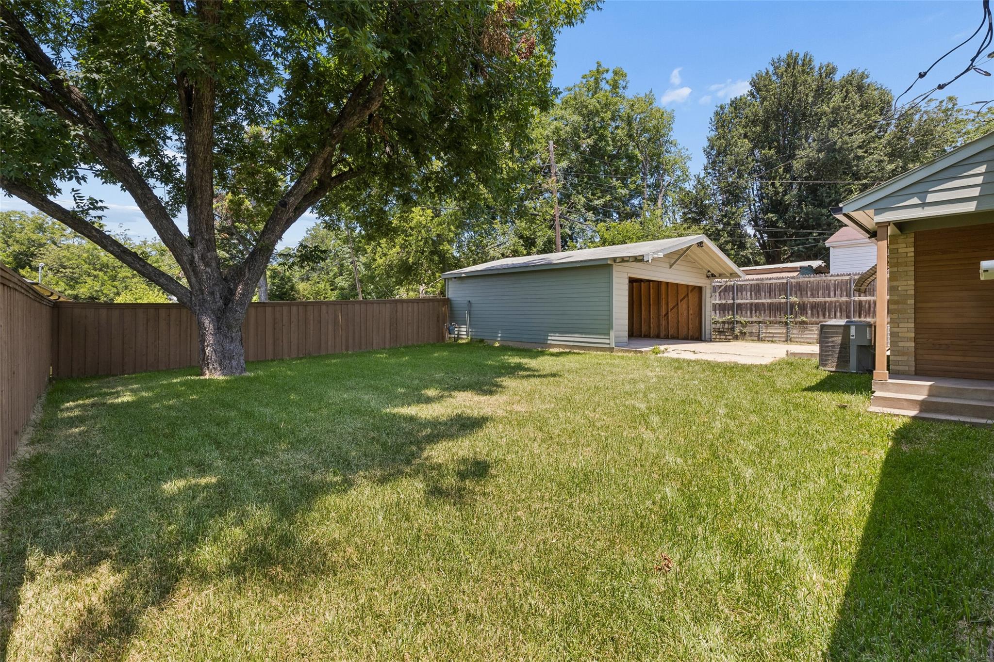main property photo 28
