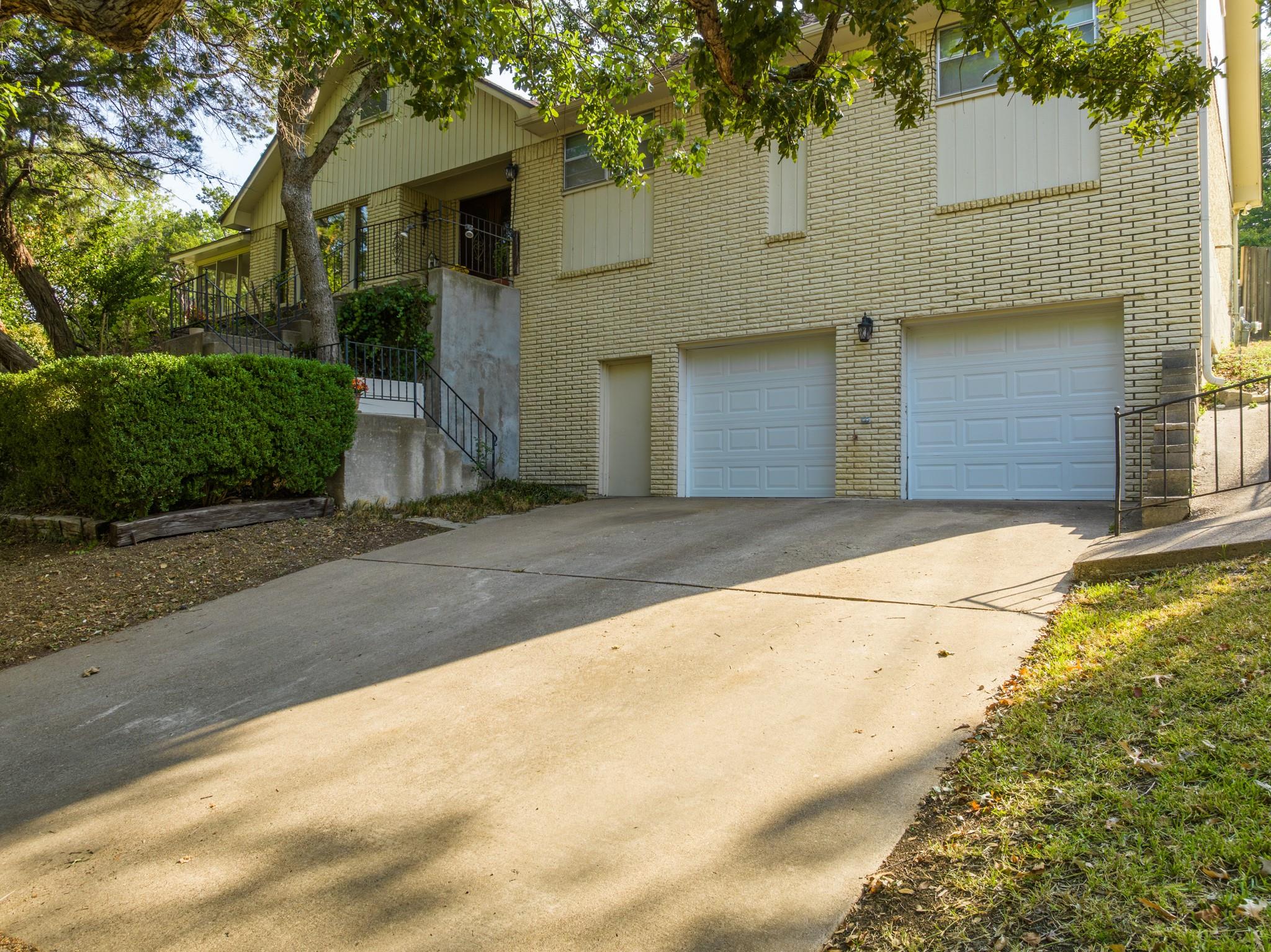 main property photo 30