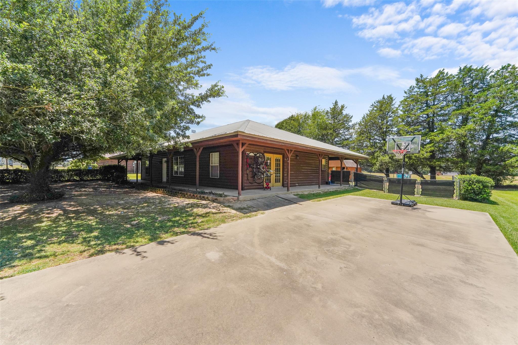 main property photo 3