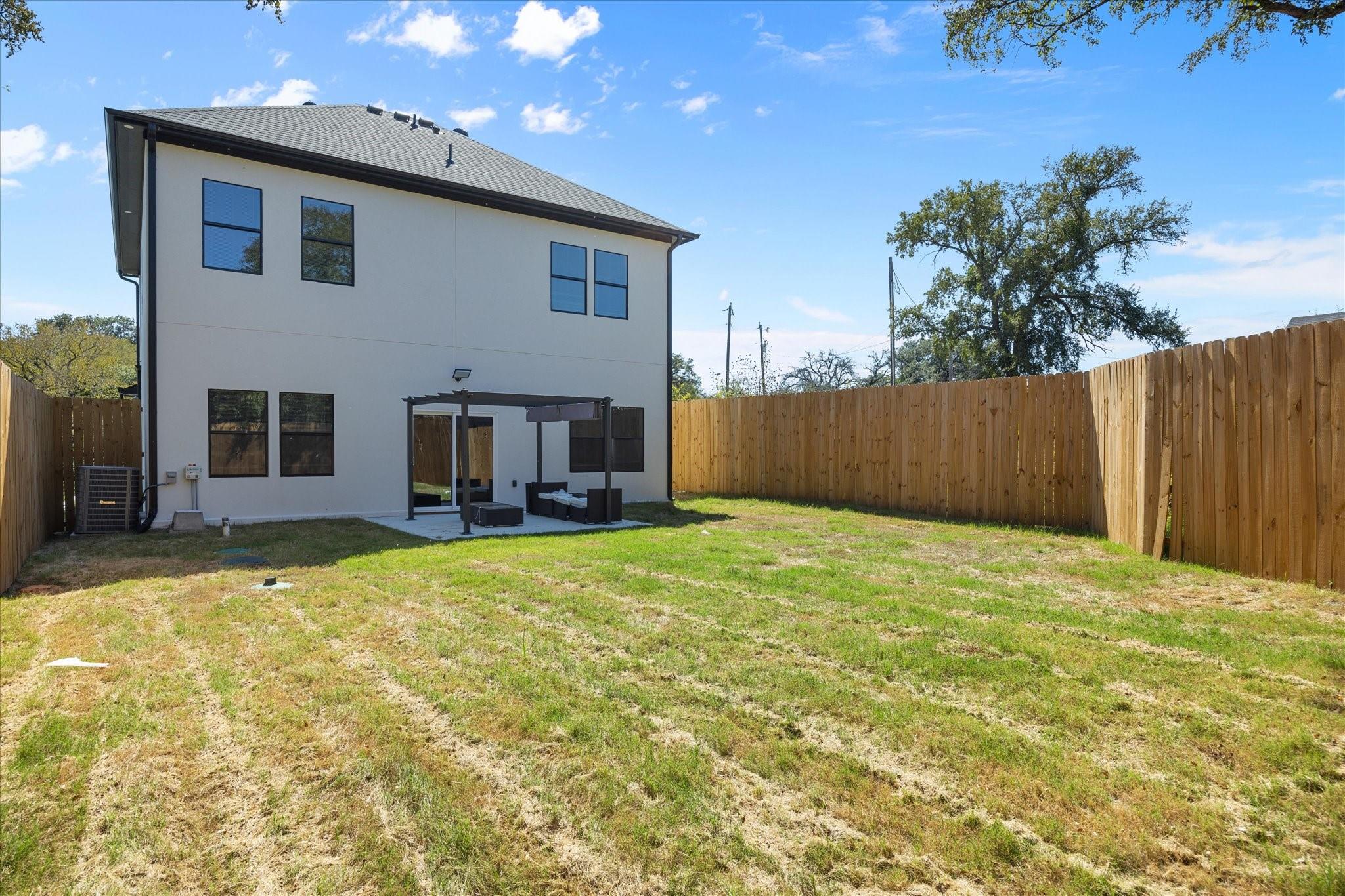 main property photo 28