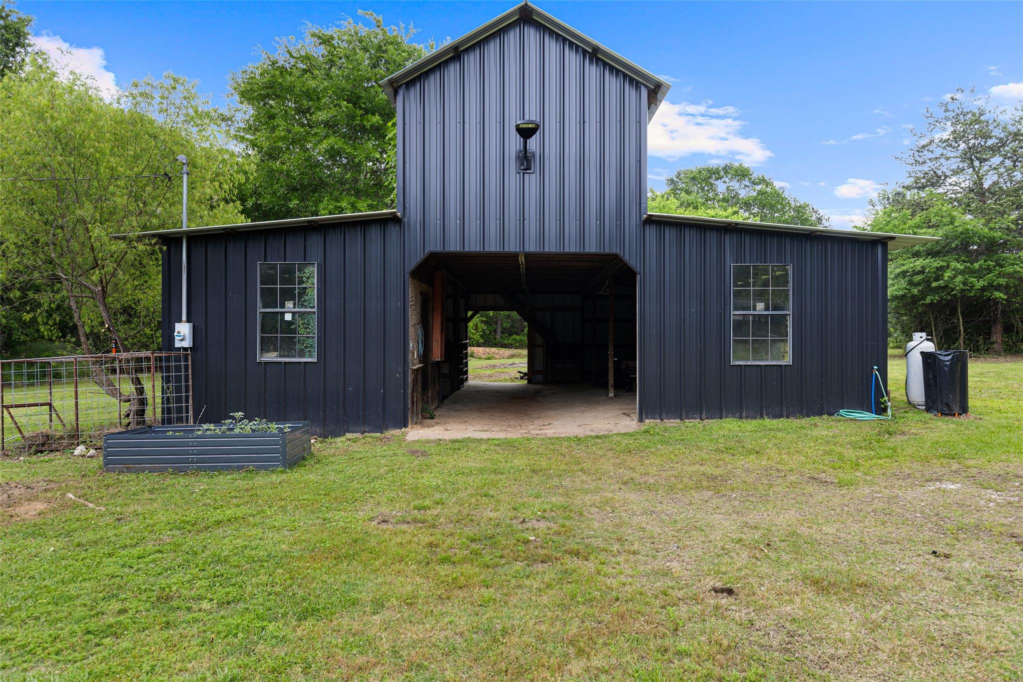 main property photo 34