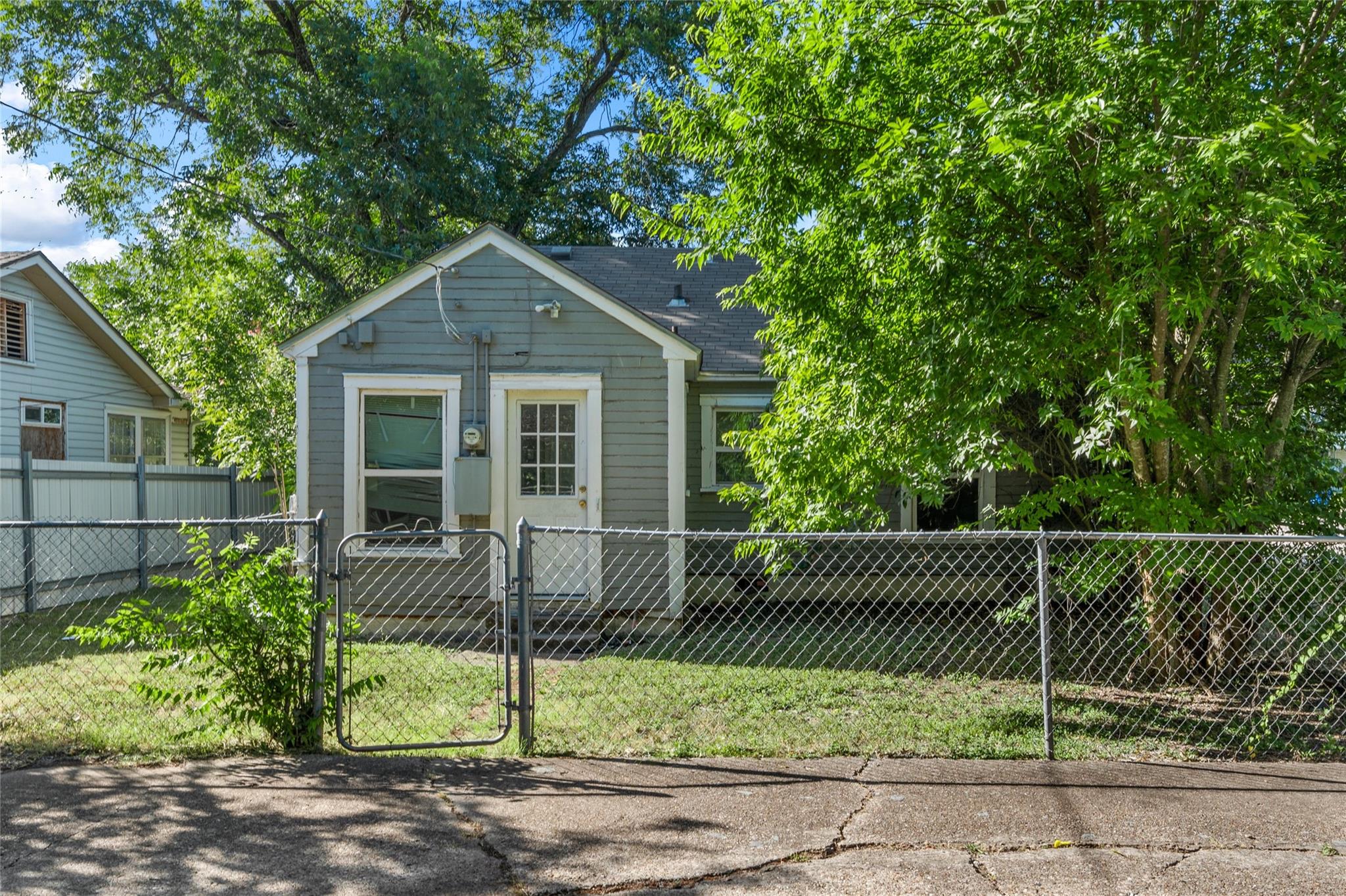 main property photo 13