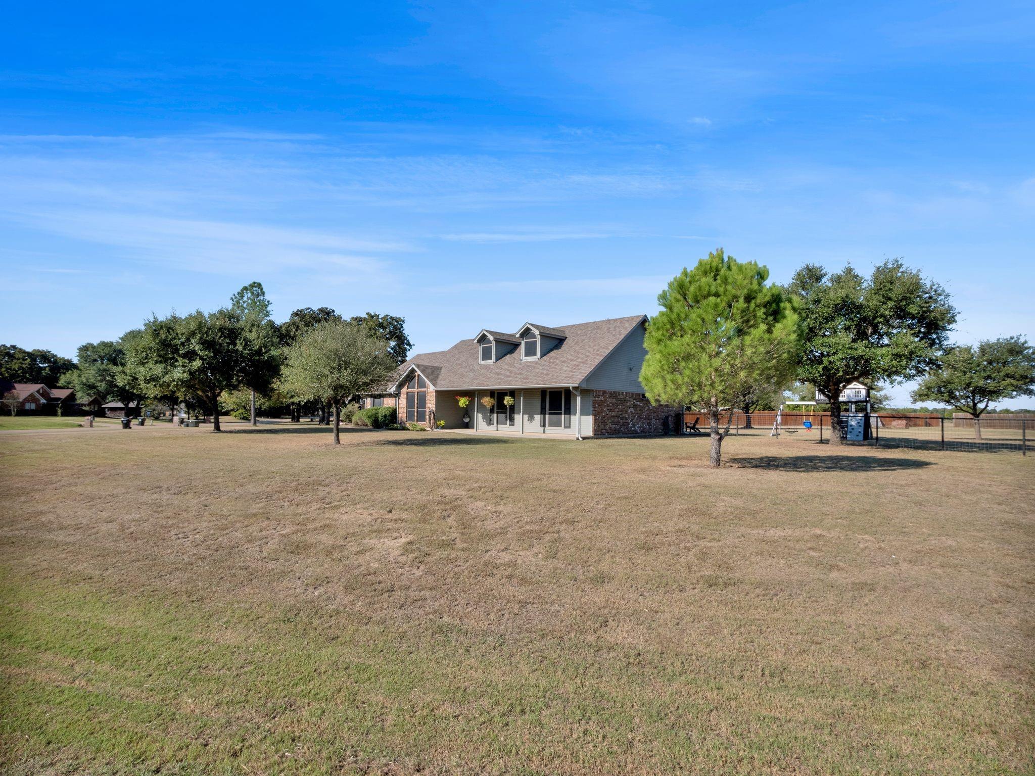 main property photo 3