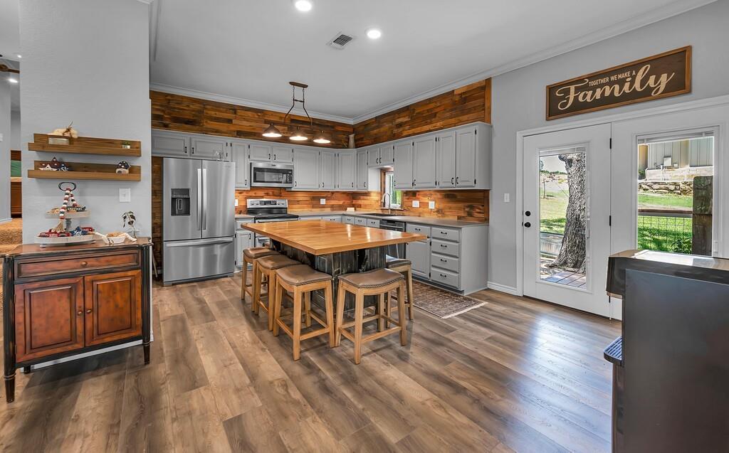 main property photo 13