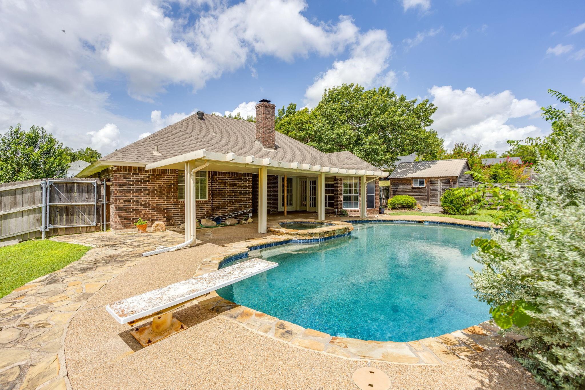 main property photo 28