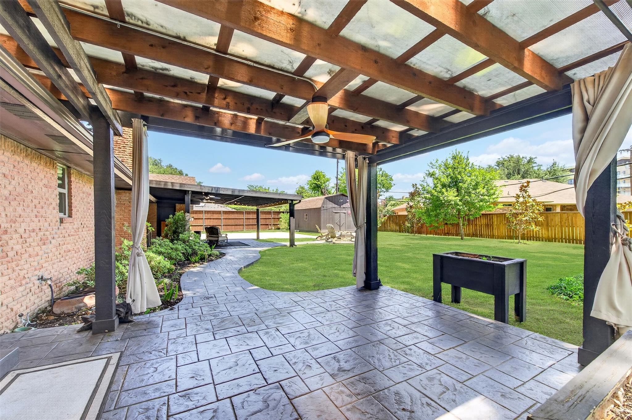 main property photo 28