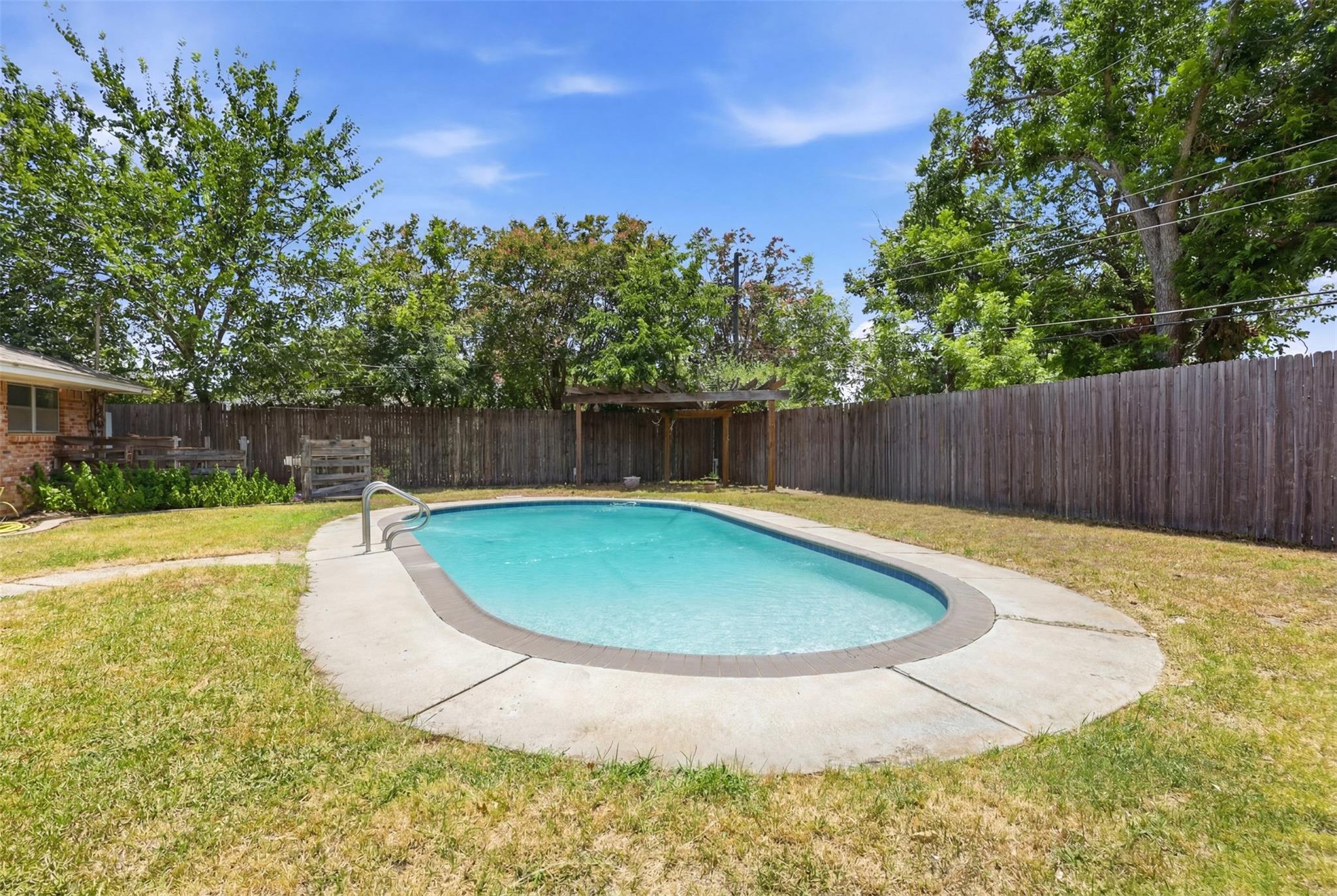 main property photo 22