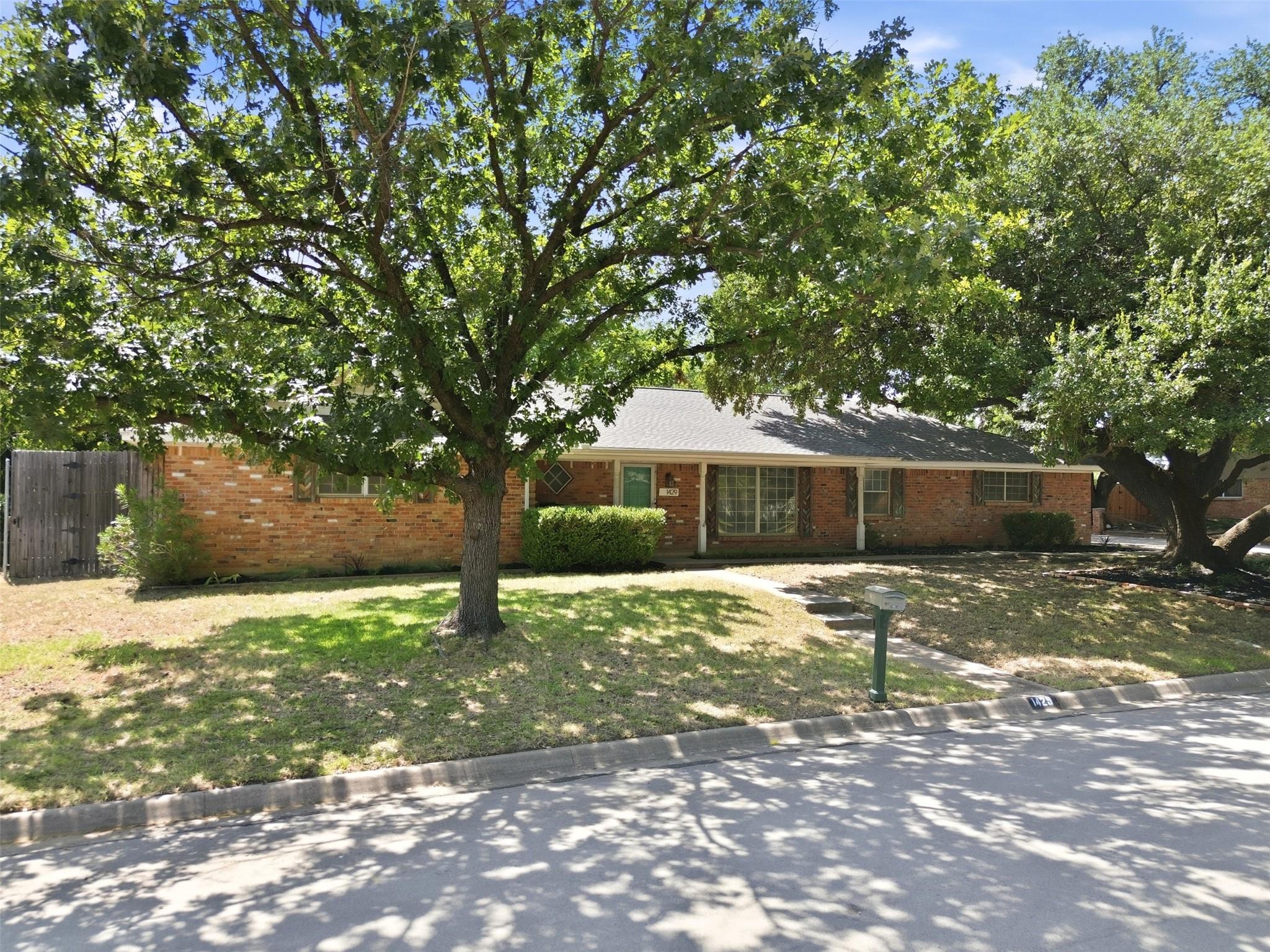 main property photo 25