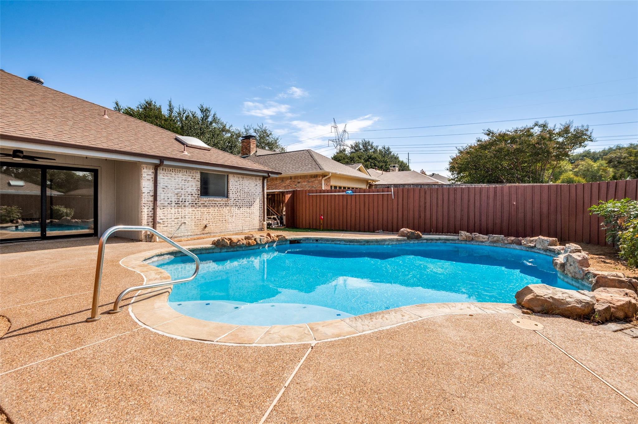 main property photo 19
