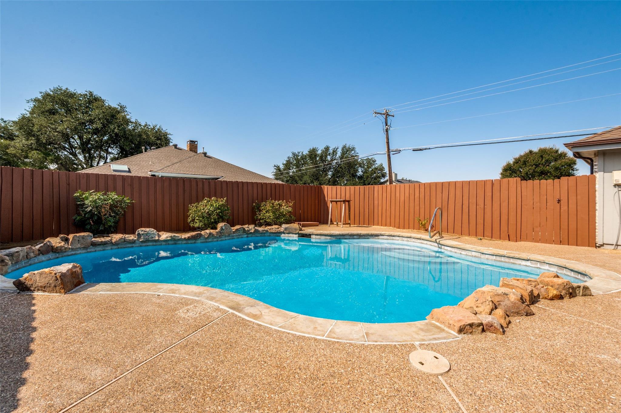 main property photo 20