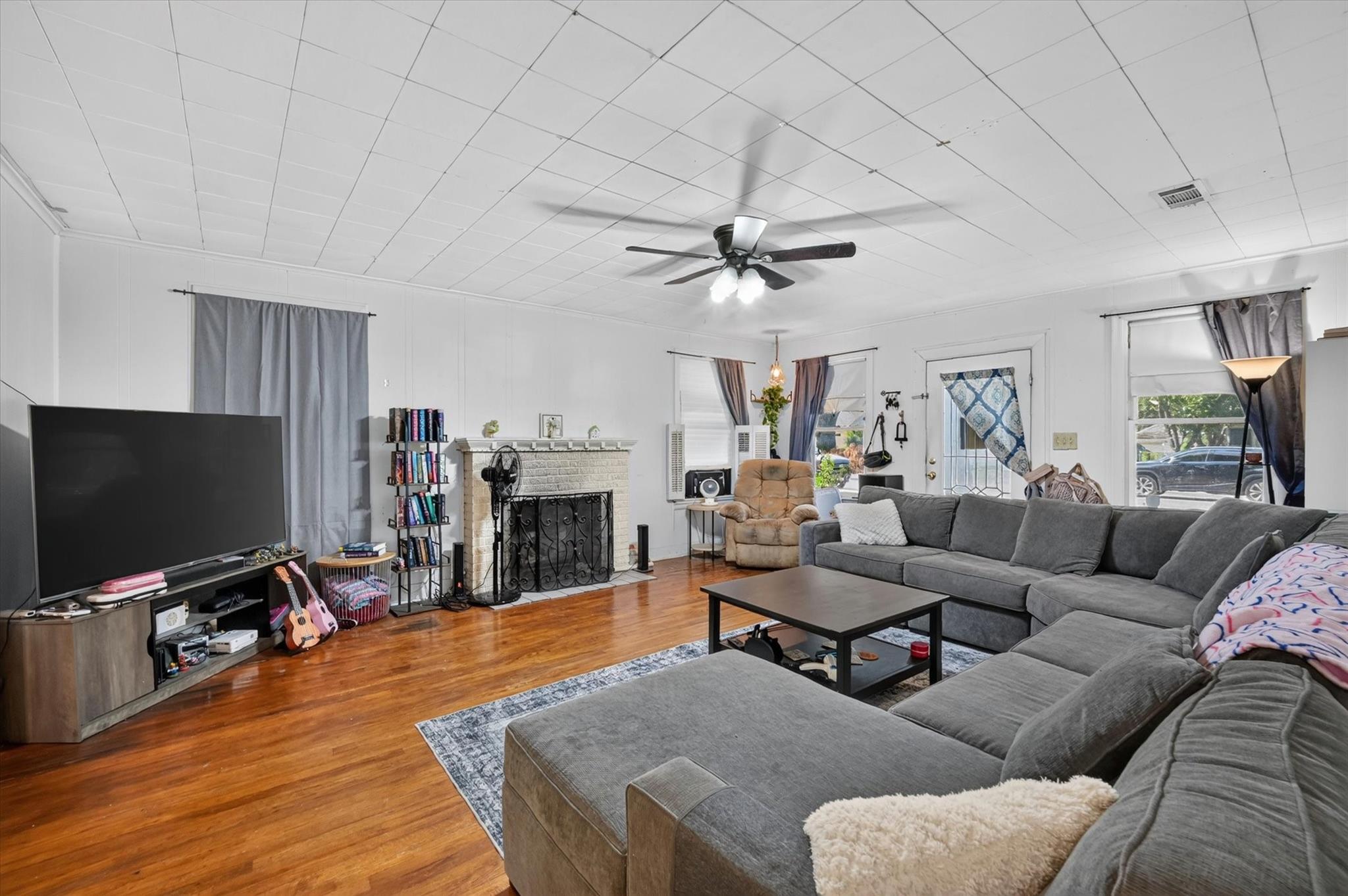 main property photo 3