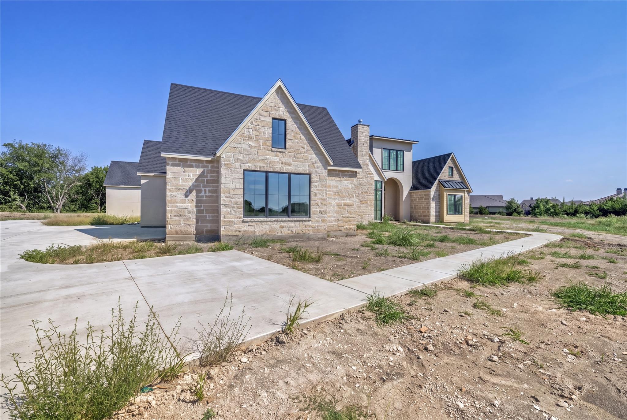 main property photo 11