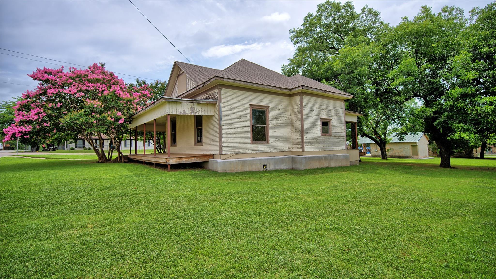main property photo 2