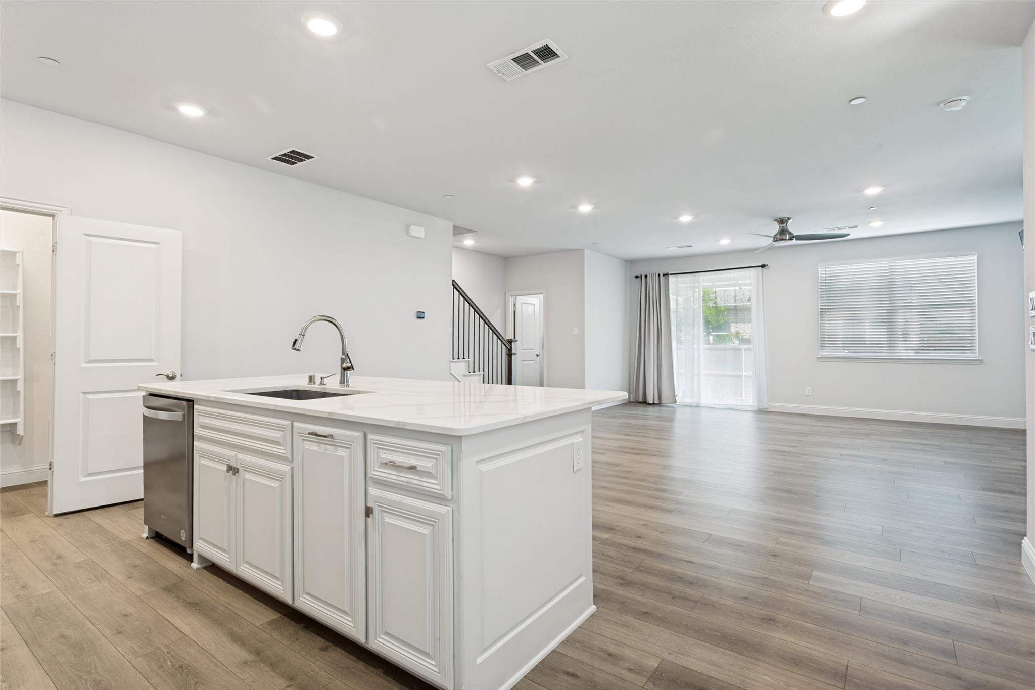 property viewer photo 8