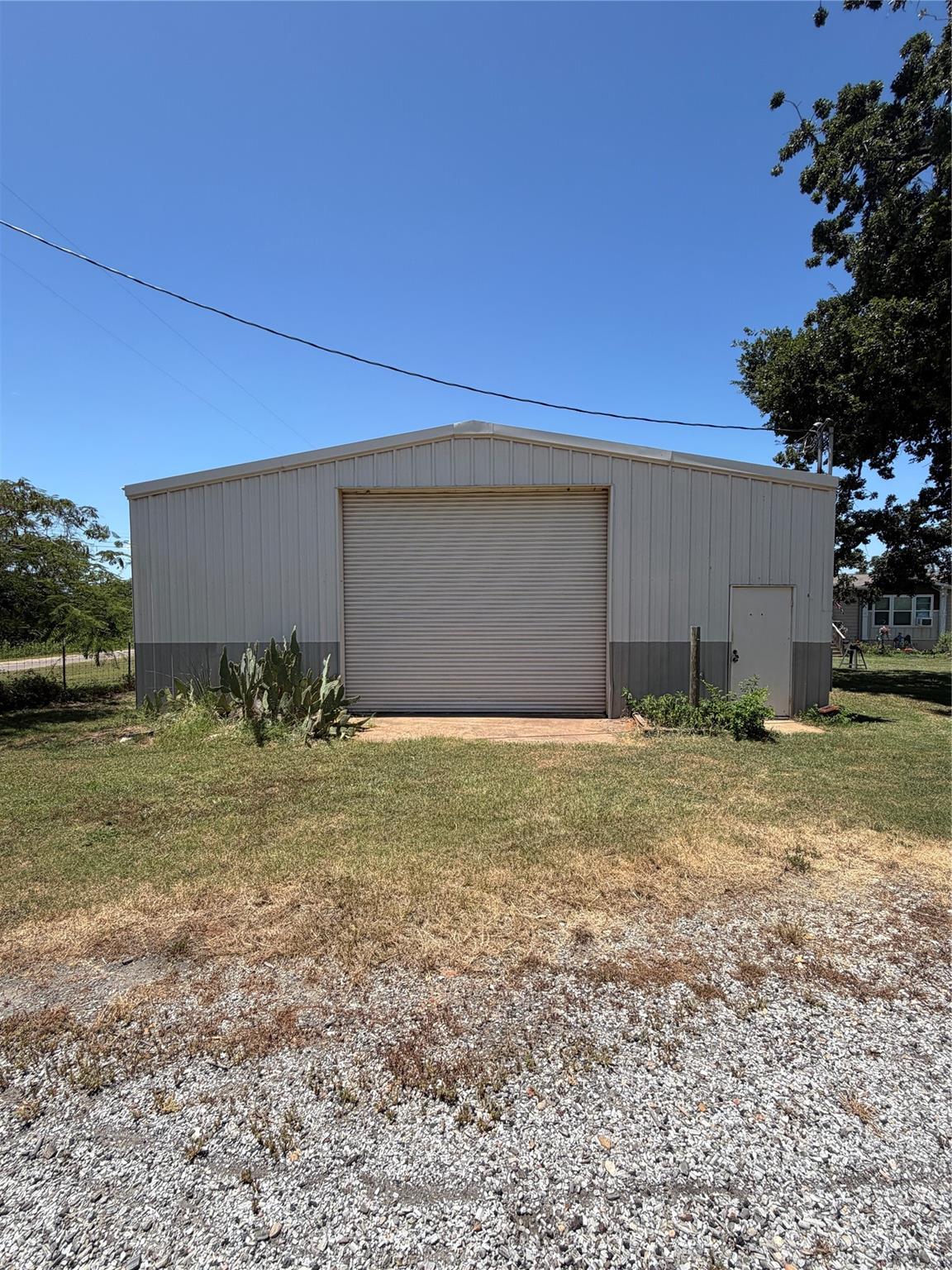 main property photo 13