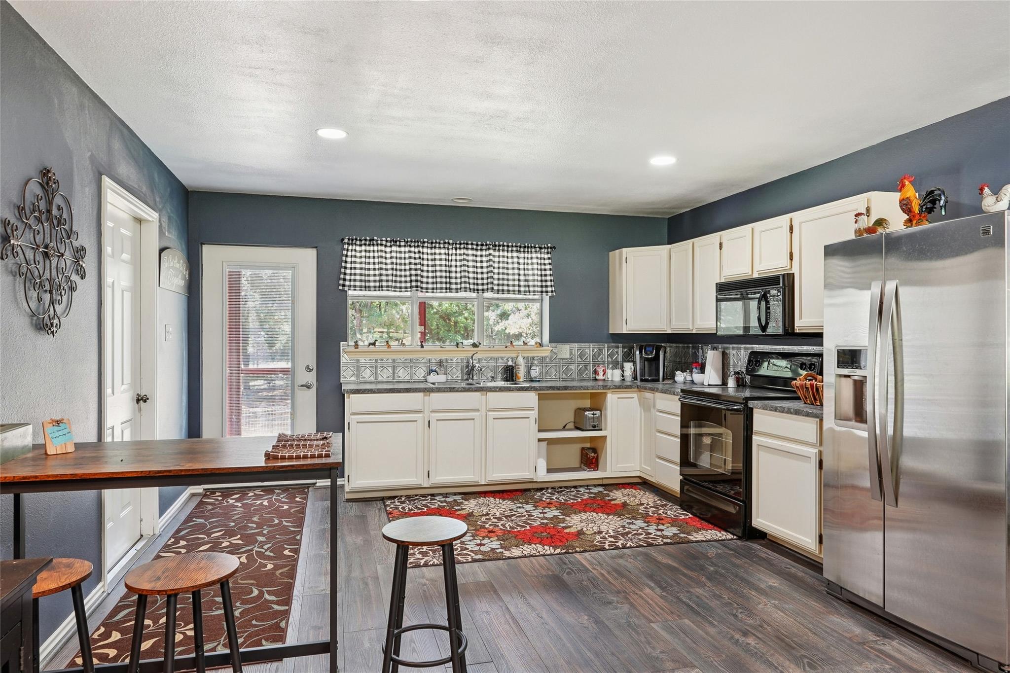 main property photo 27